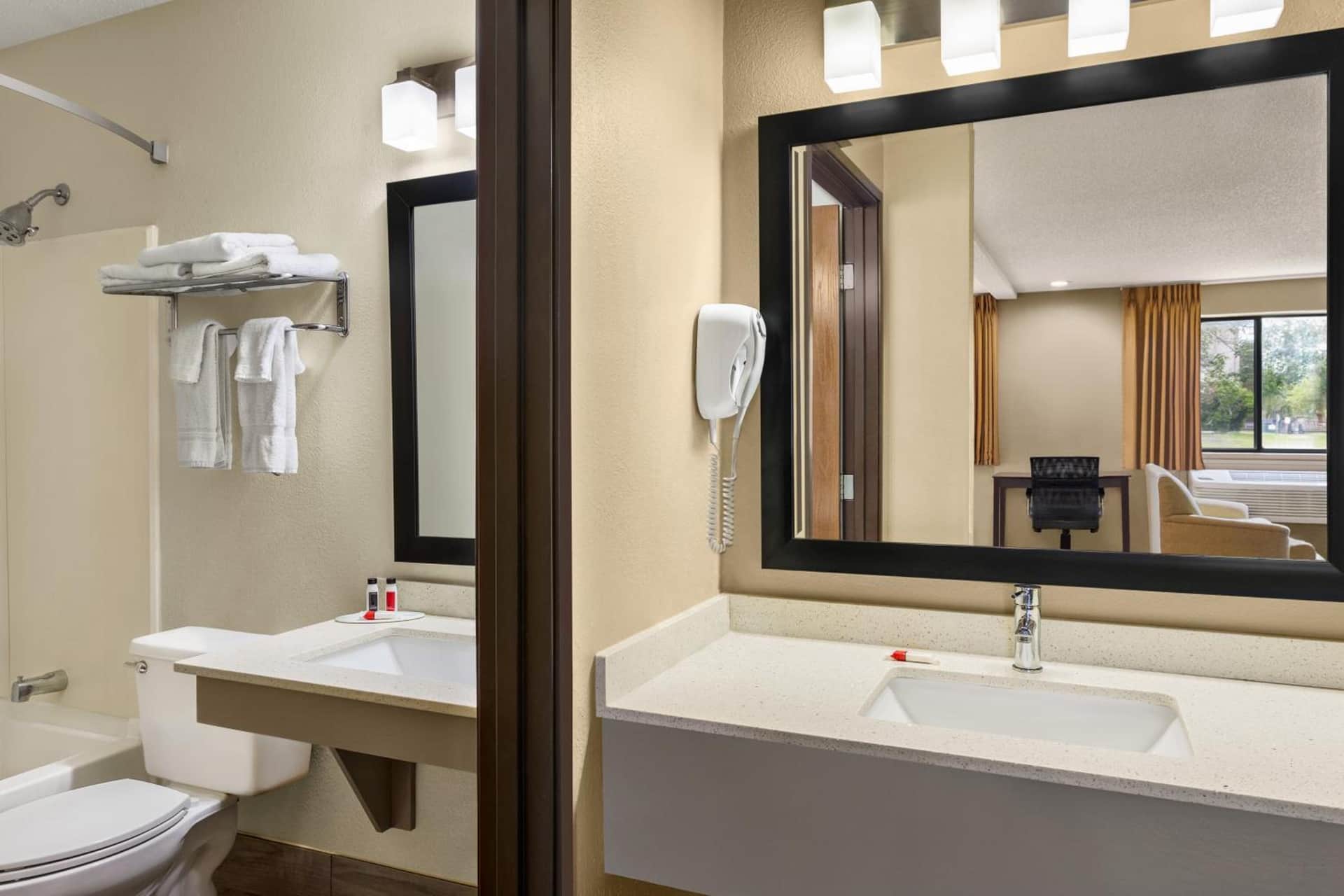Super 8 by Wyndham Ankeny/Des Moines Area