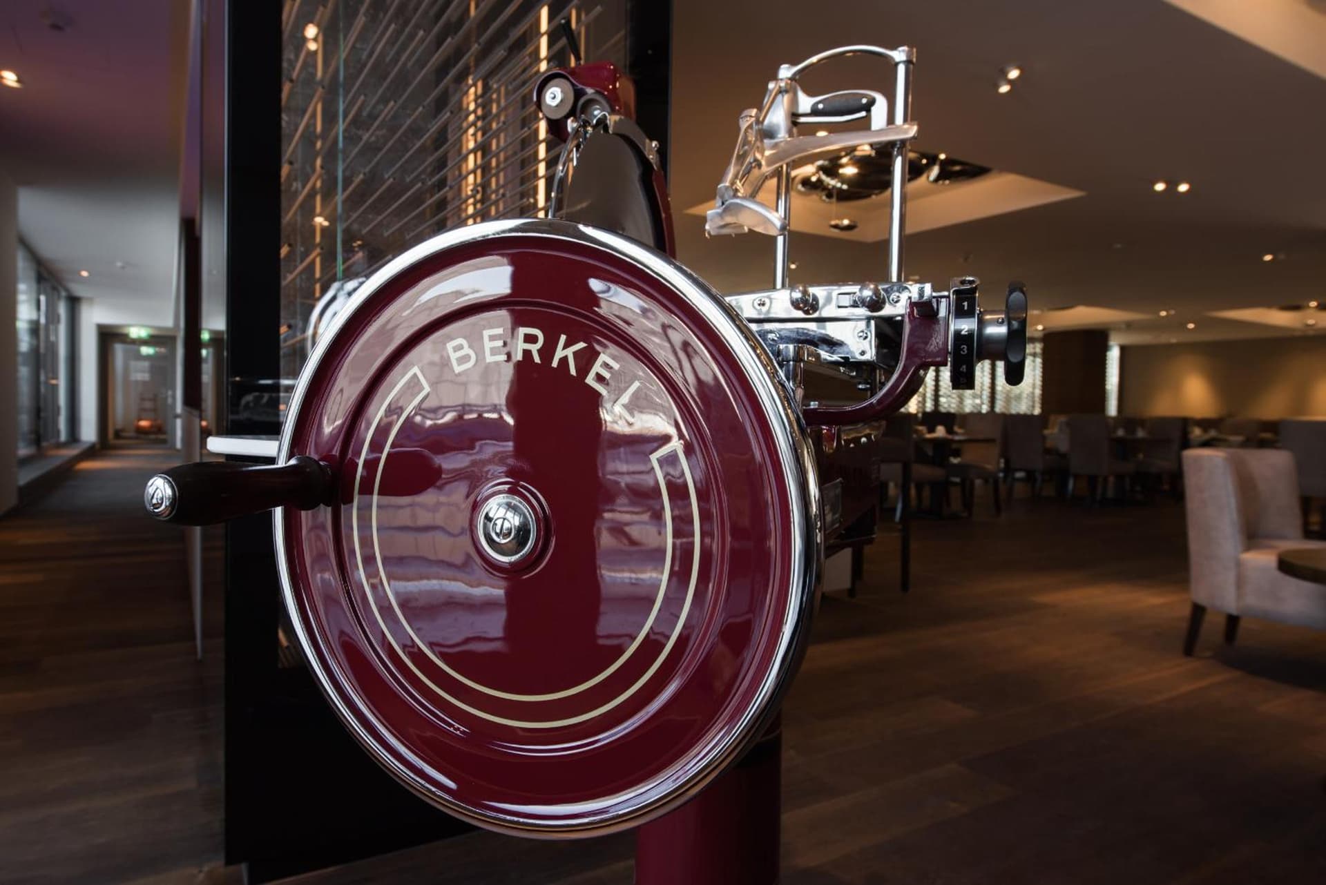 HOTEL illuster - Urban & Local