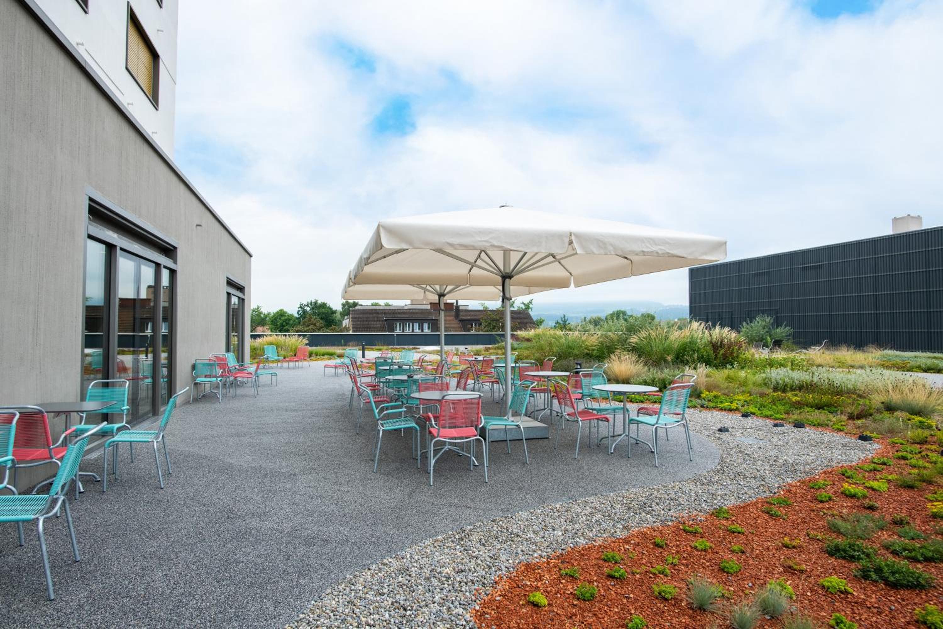 HOTEL illuster - Urban & Local