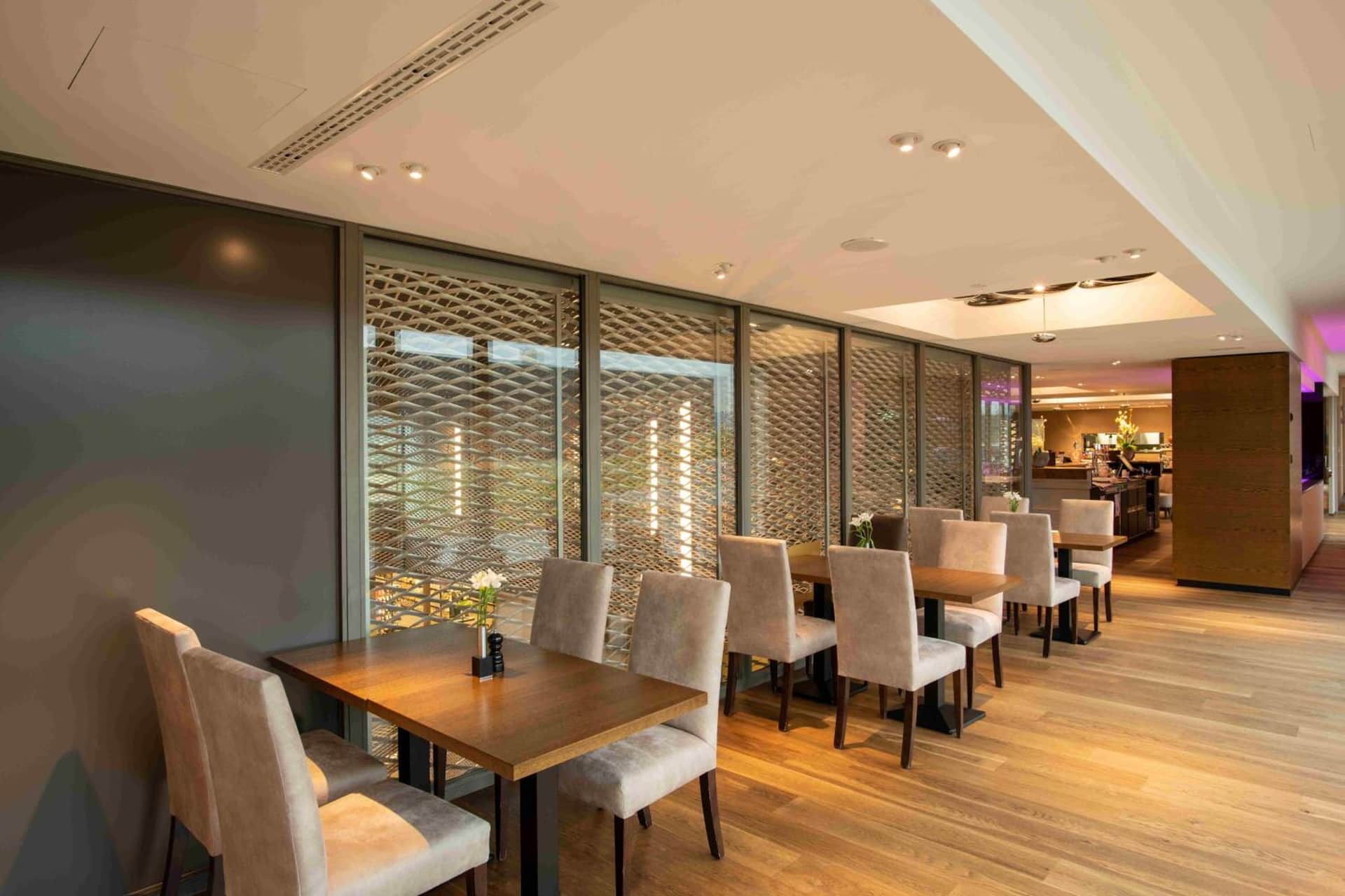 HOTEL illuster - Urban & Local