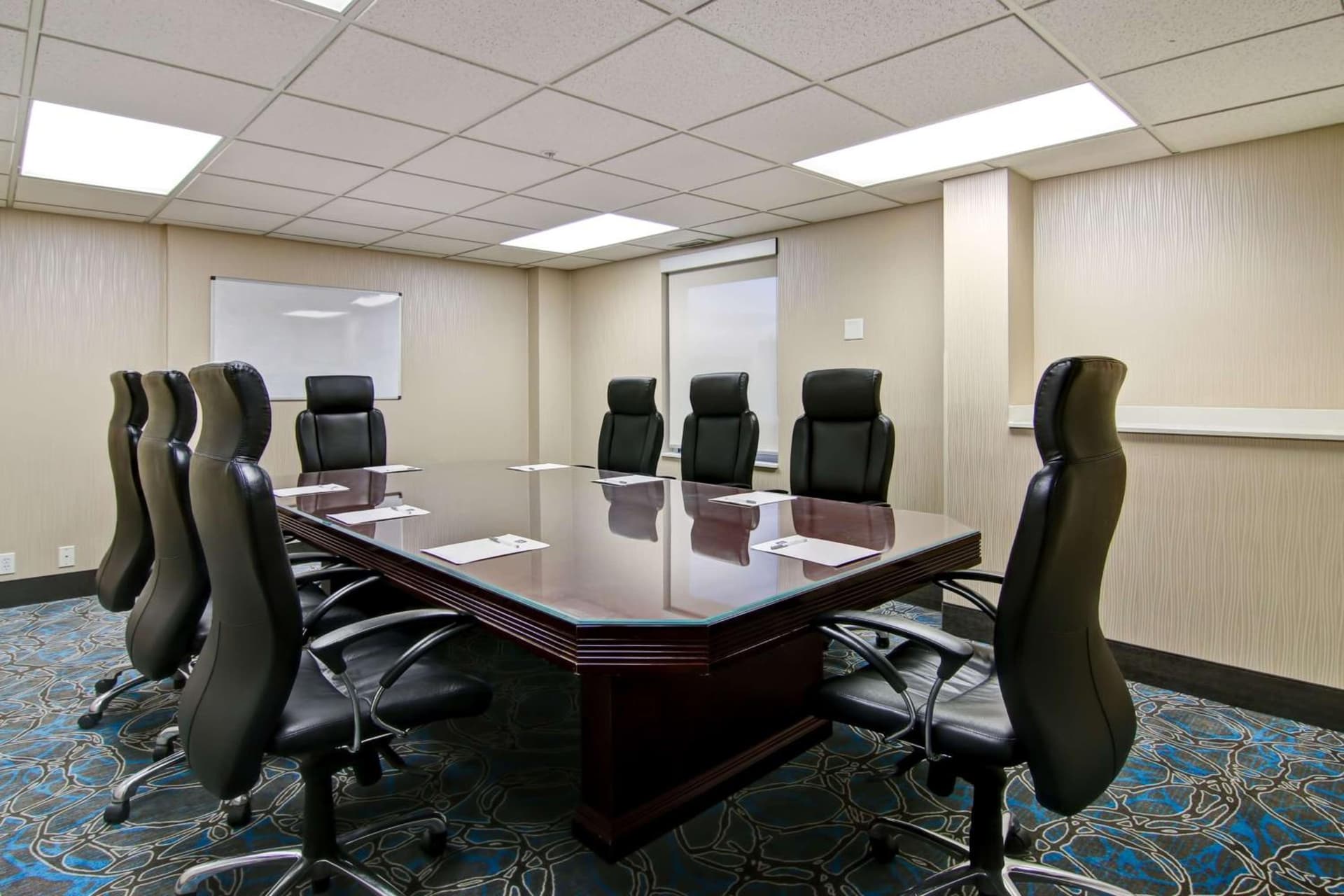 Hampton Inn & Suites by Hilton Calgary Airport