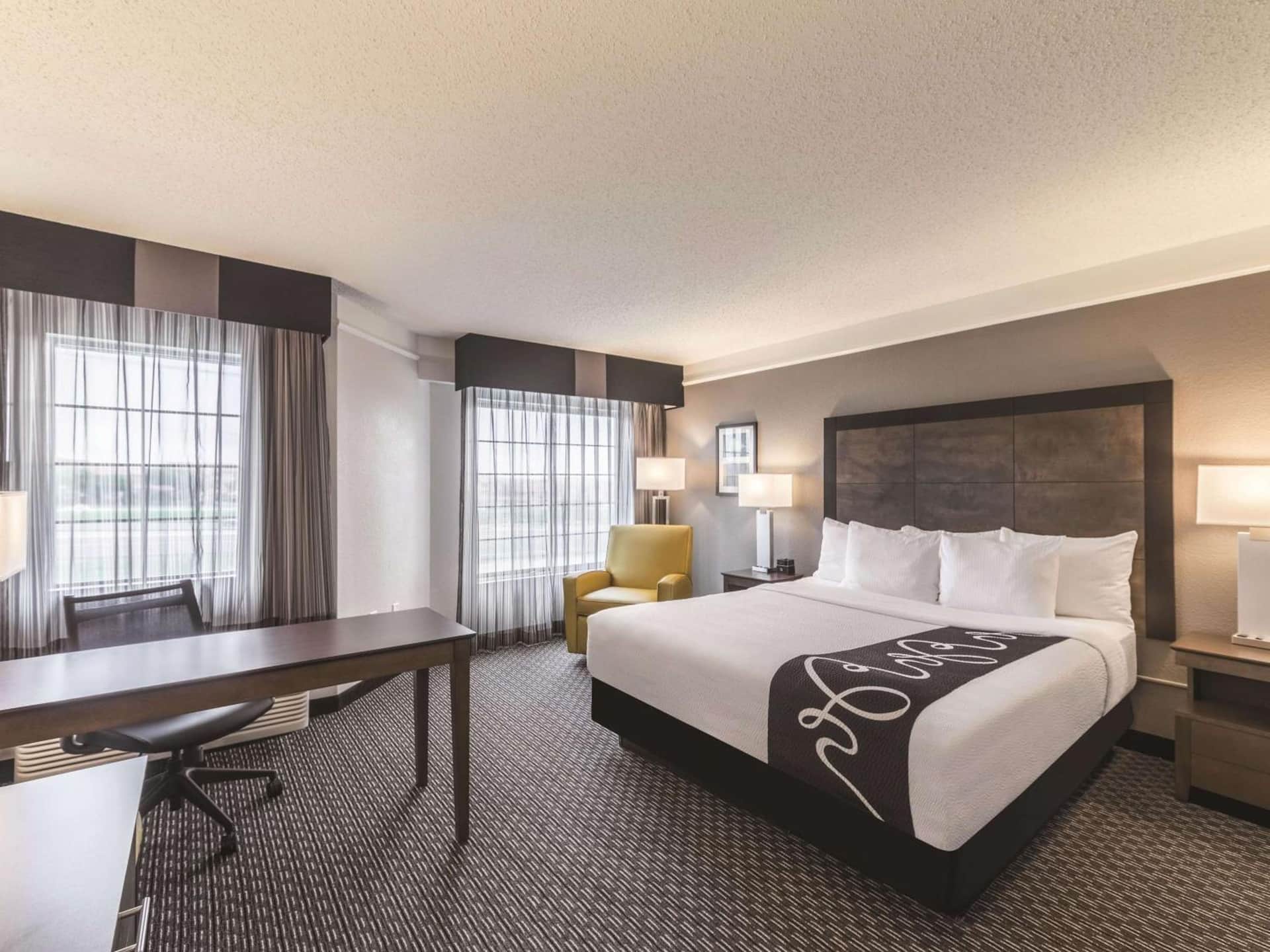 La Quinta Inn & Suites by Wyndham Austin Near The Domain