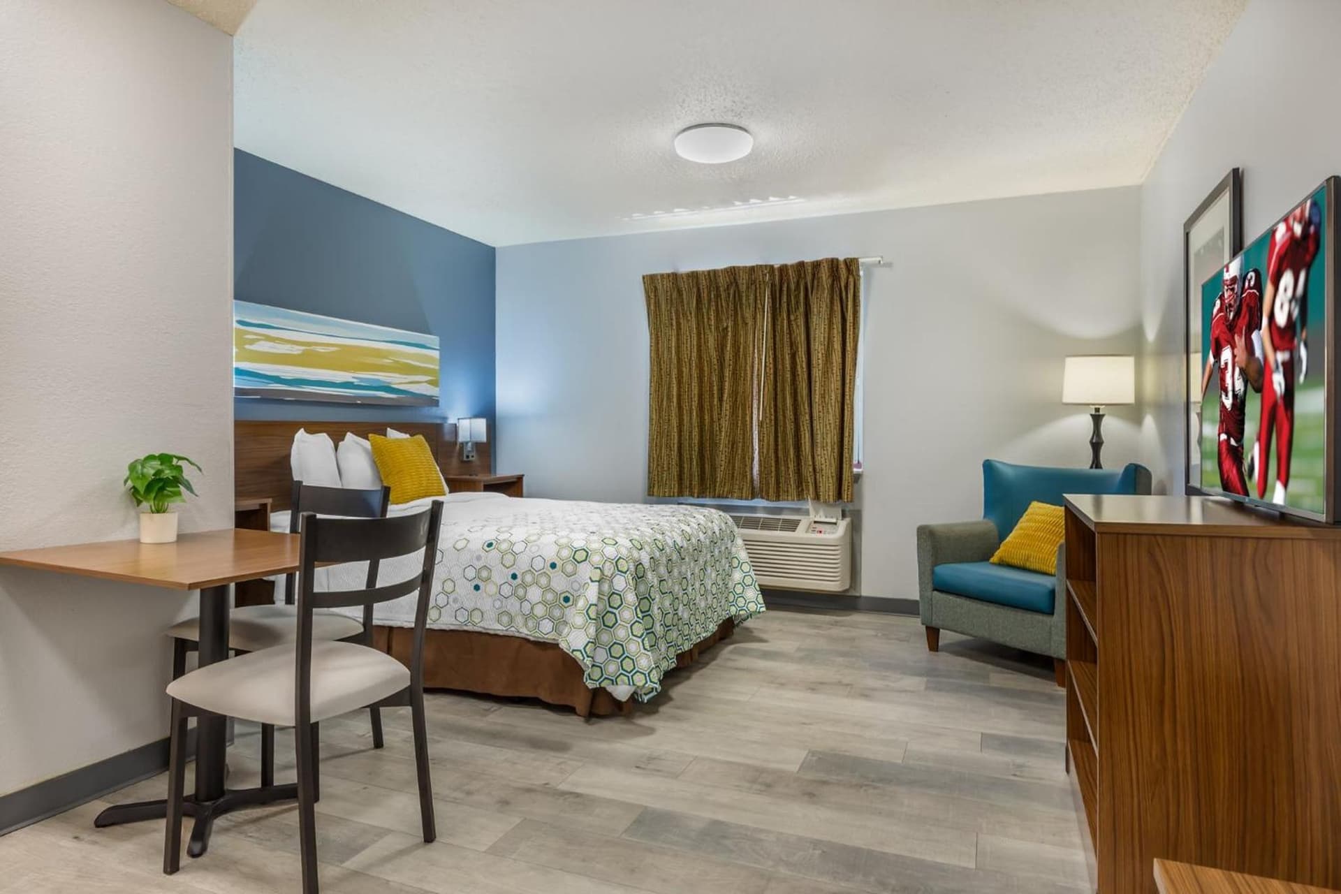 HomeTowne Studios & Suites by Red Roof Greensboro