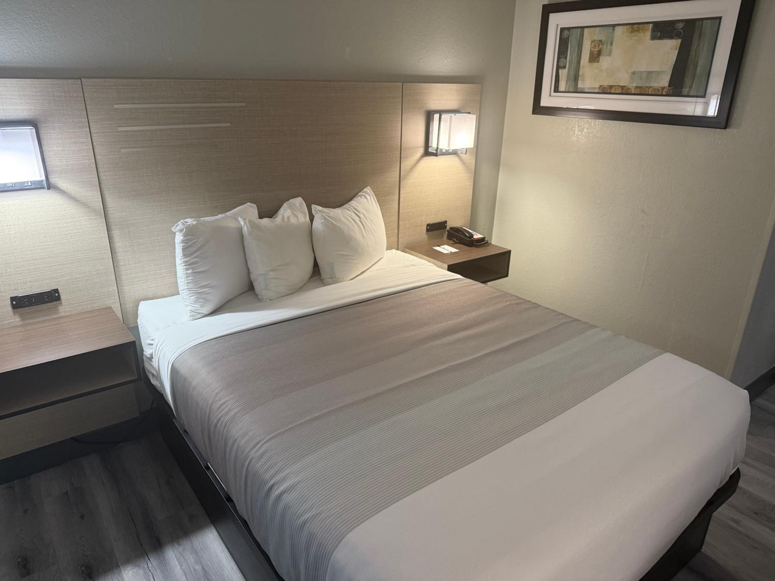 Cambridge Hotel - Kansas City