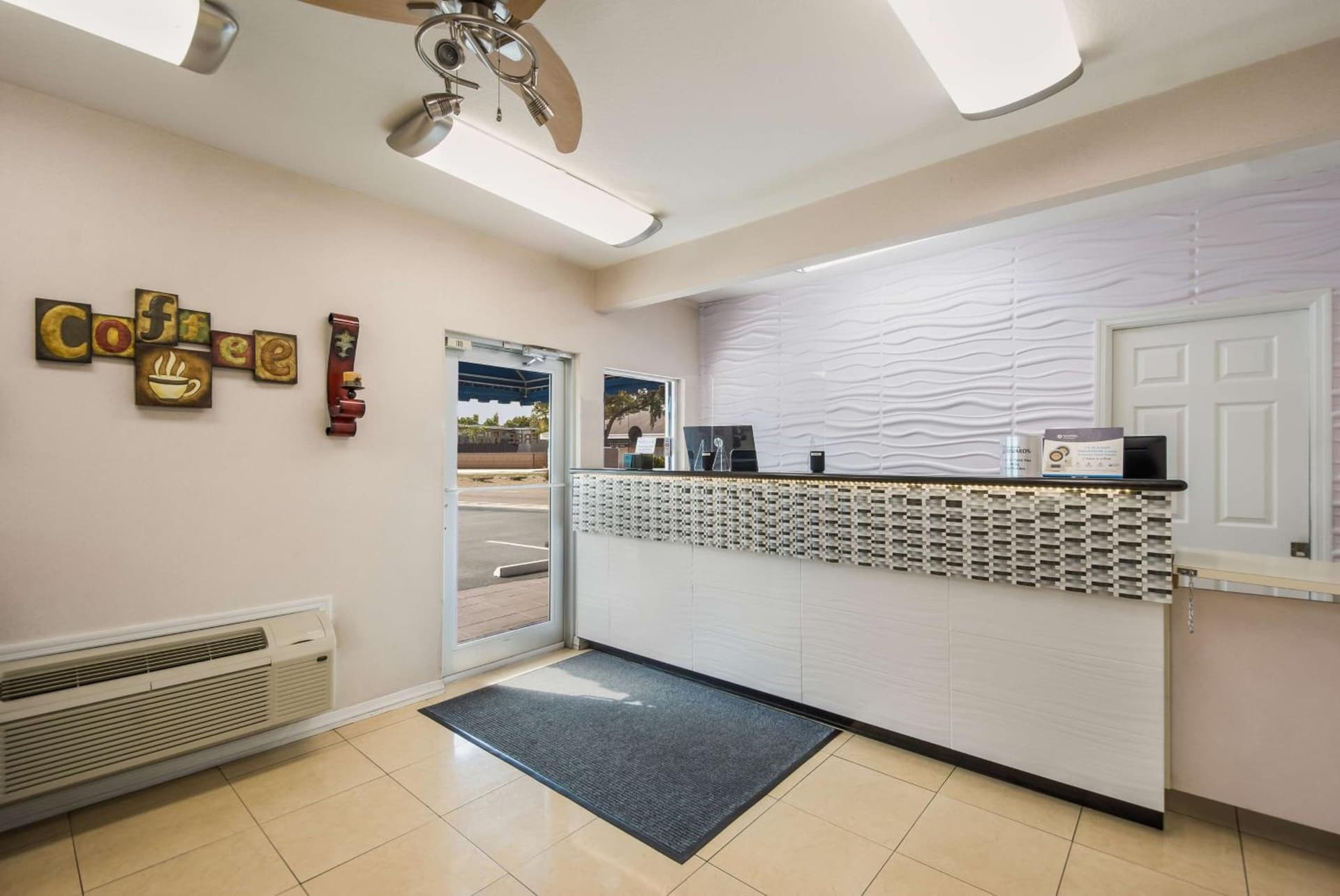 SureStay Hotel by Best Western Sarasota Lido Beach
