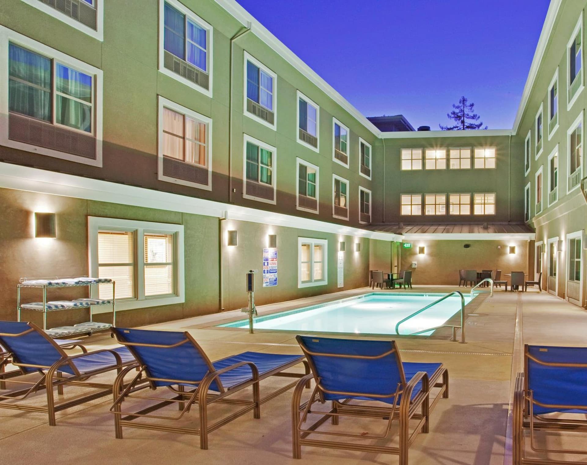 Holiday Inn Express Hotel & Suites Santa Cruz by IHG