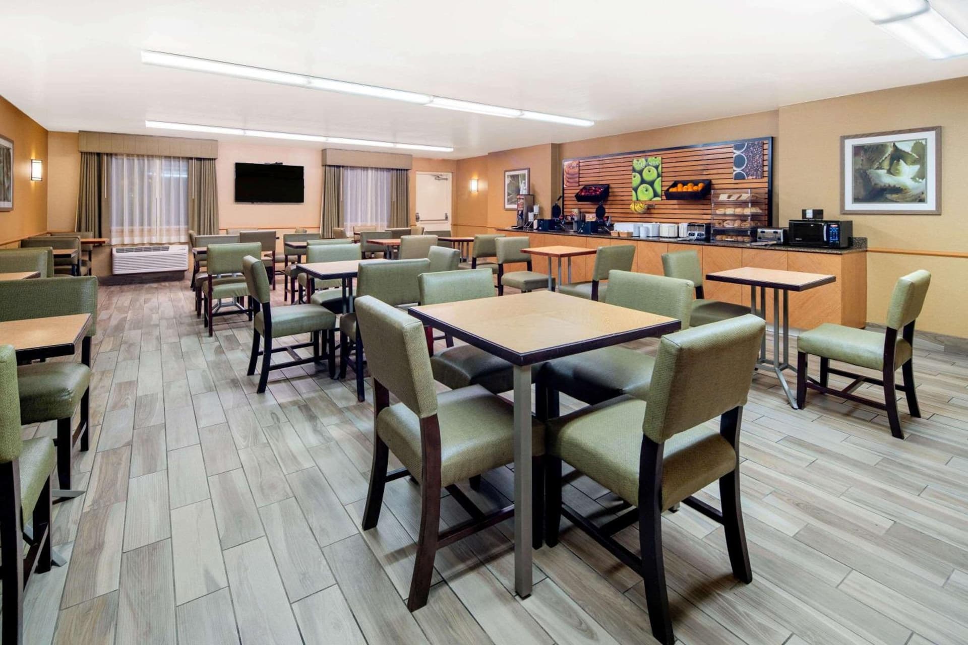 La Quinta Inn & Suites by Wyndham Irvine Spectrum