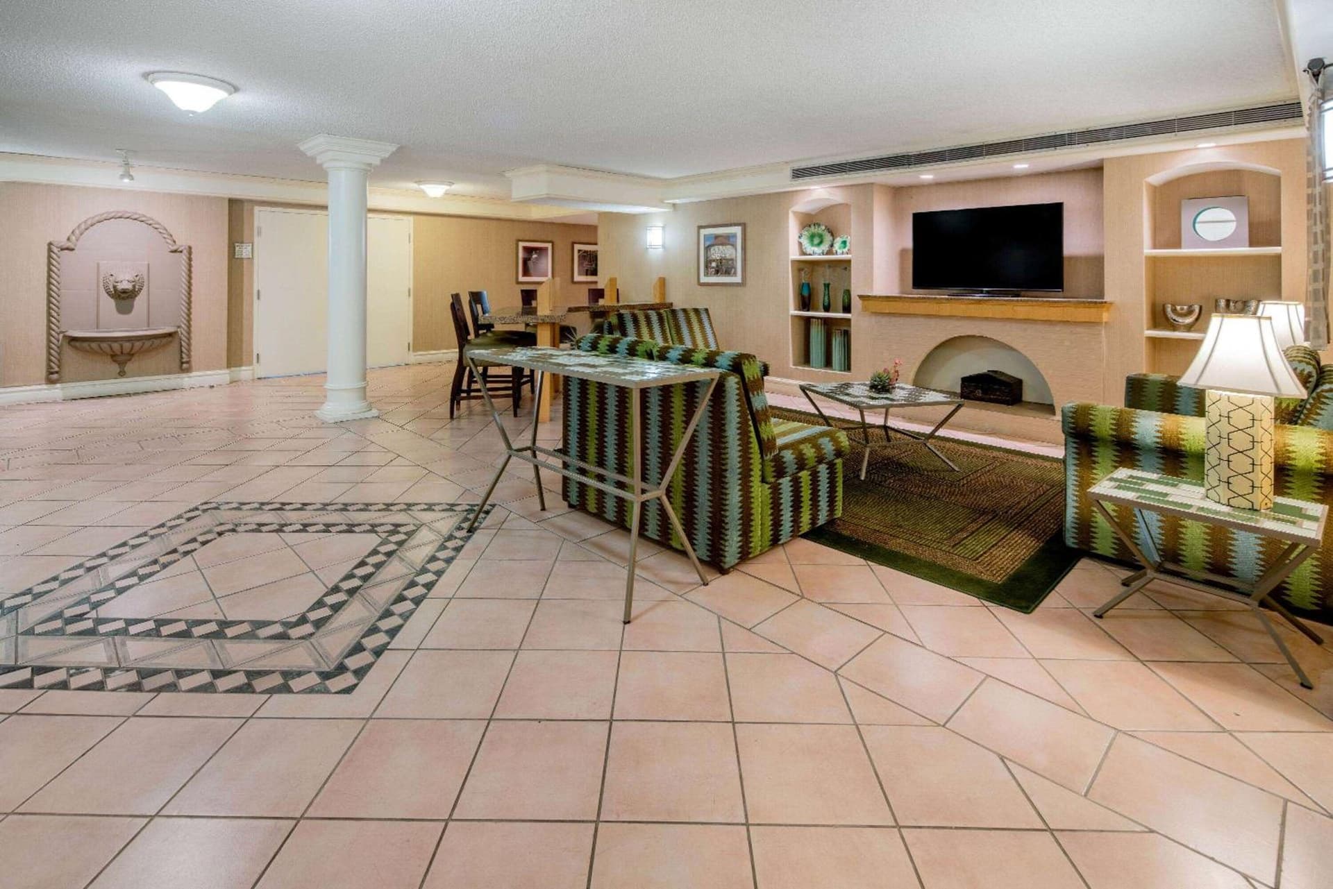 La Quinta Inn & Suites by Wyndham Irvine Spectrum