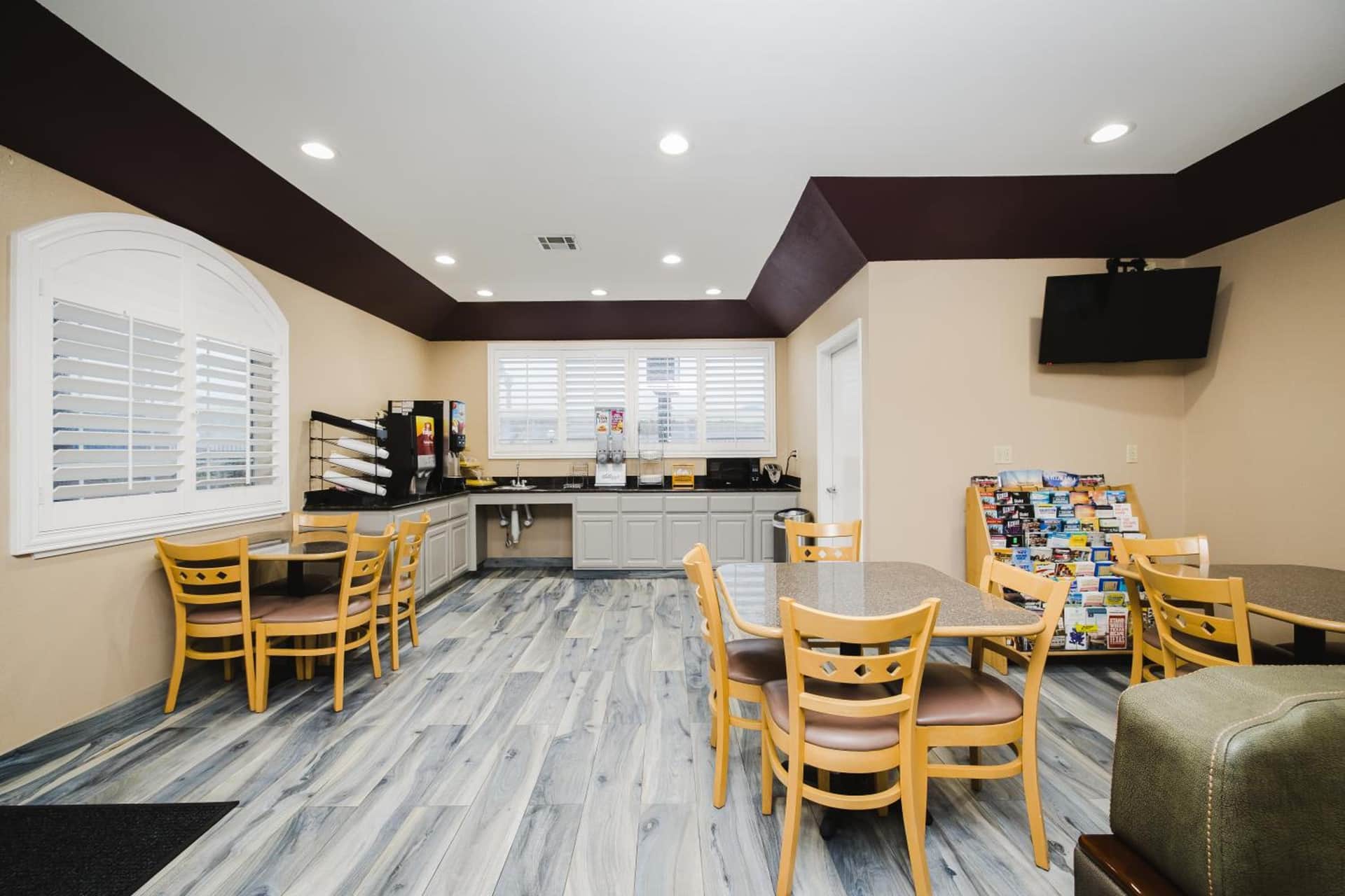 Sapphire Inn & Suites