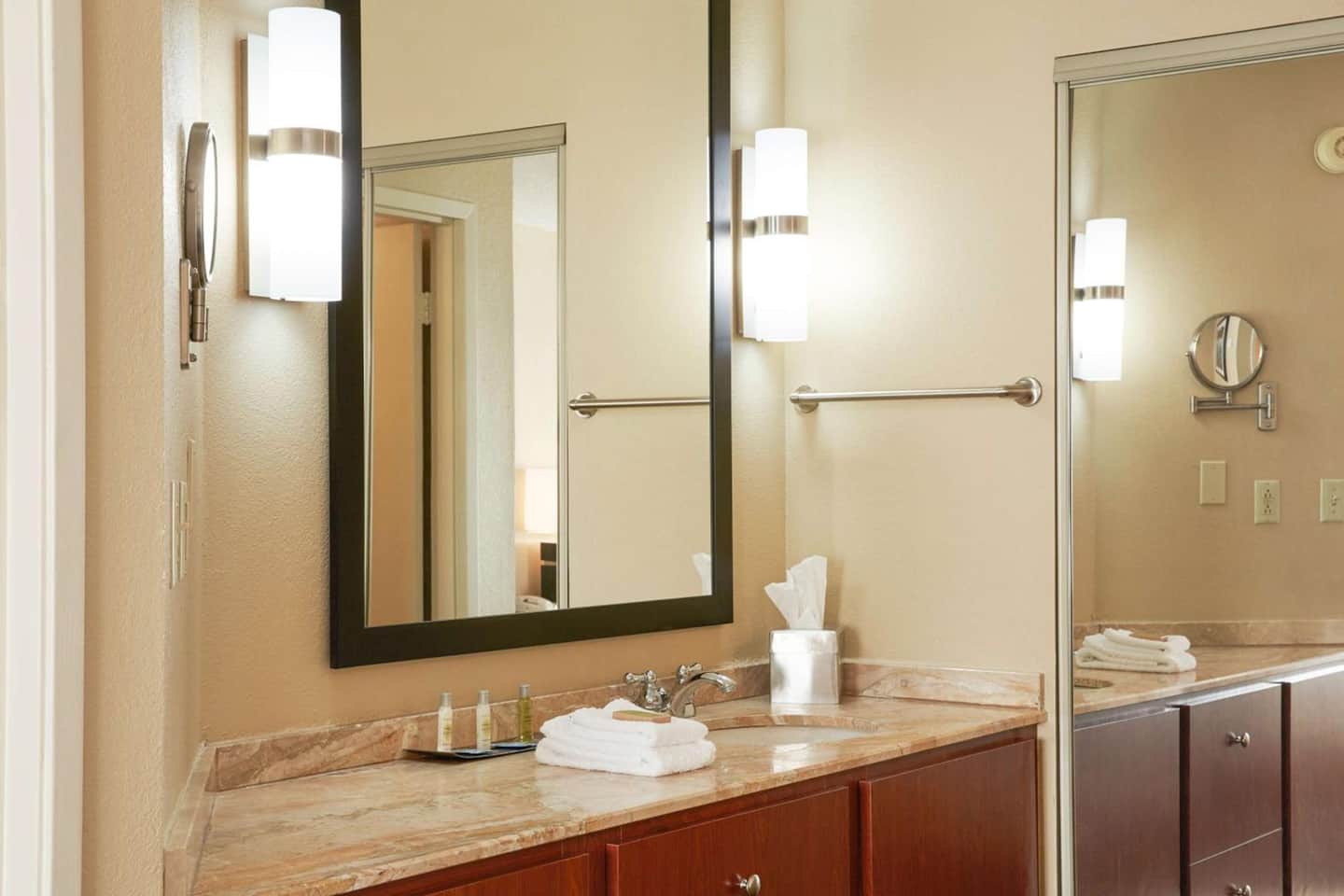 DoubleTree Suites by Hilton Cincinnati - Blue Ash