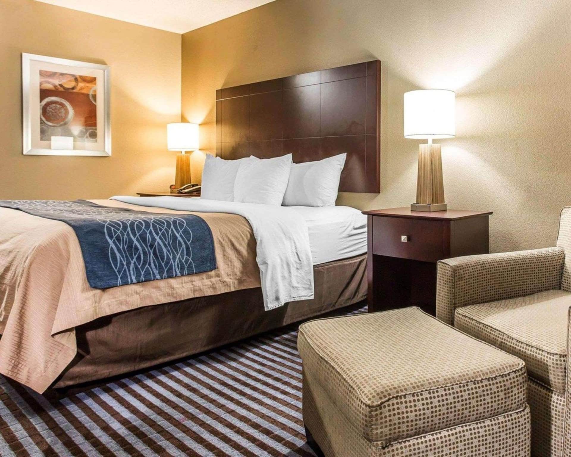 Comfort Inn & Suites – Ballpark Area
