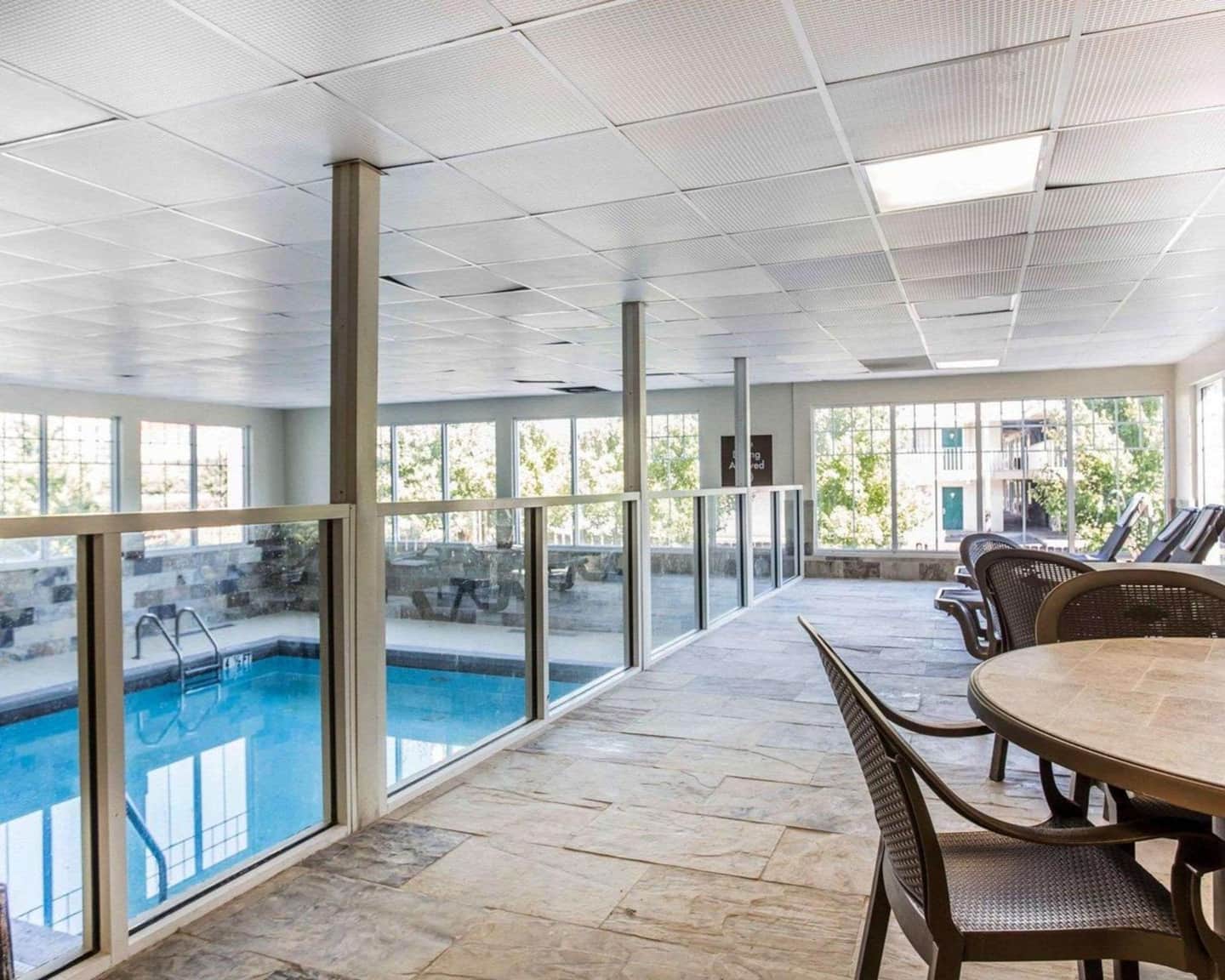 Comfort Inn & Suites – Ballpark Area