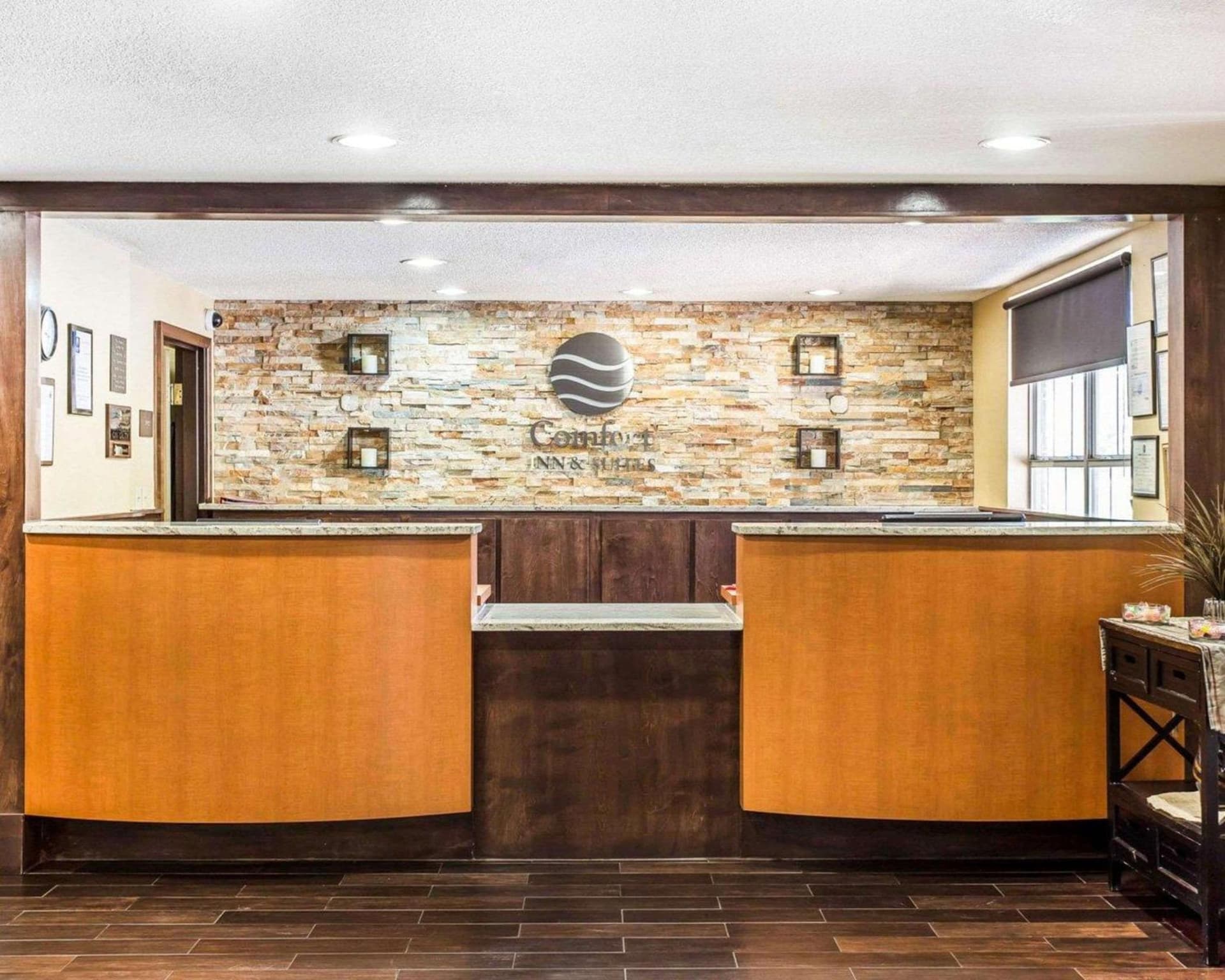 Comfort Inn & Suites – Ballpark Area