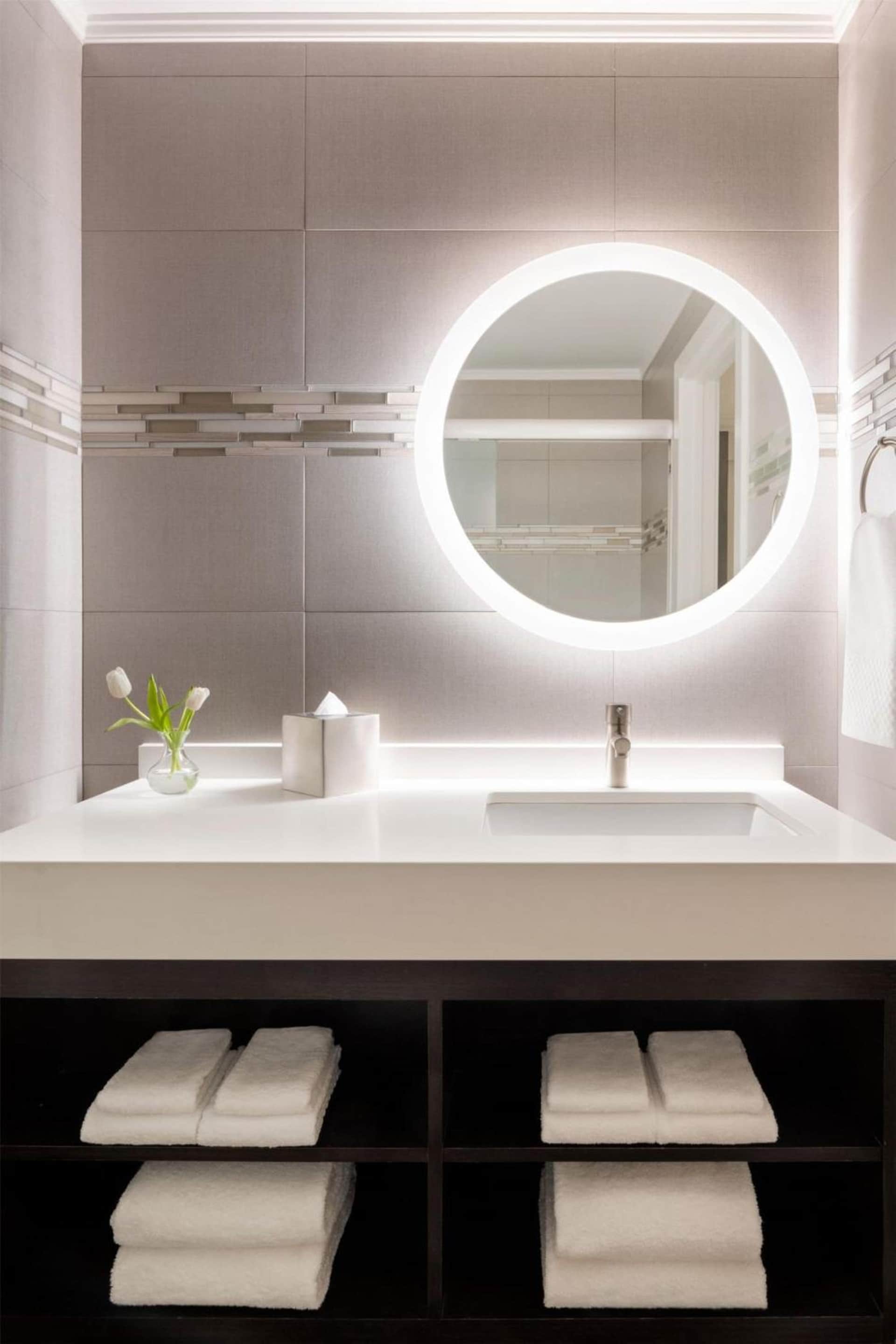 Renaissance Chicago O'Hare Suites Hotel