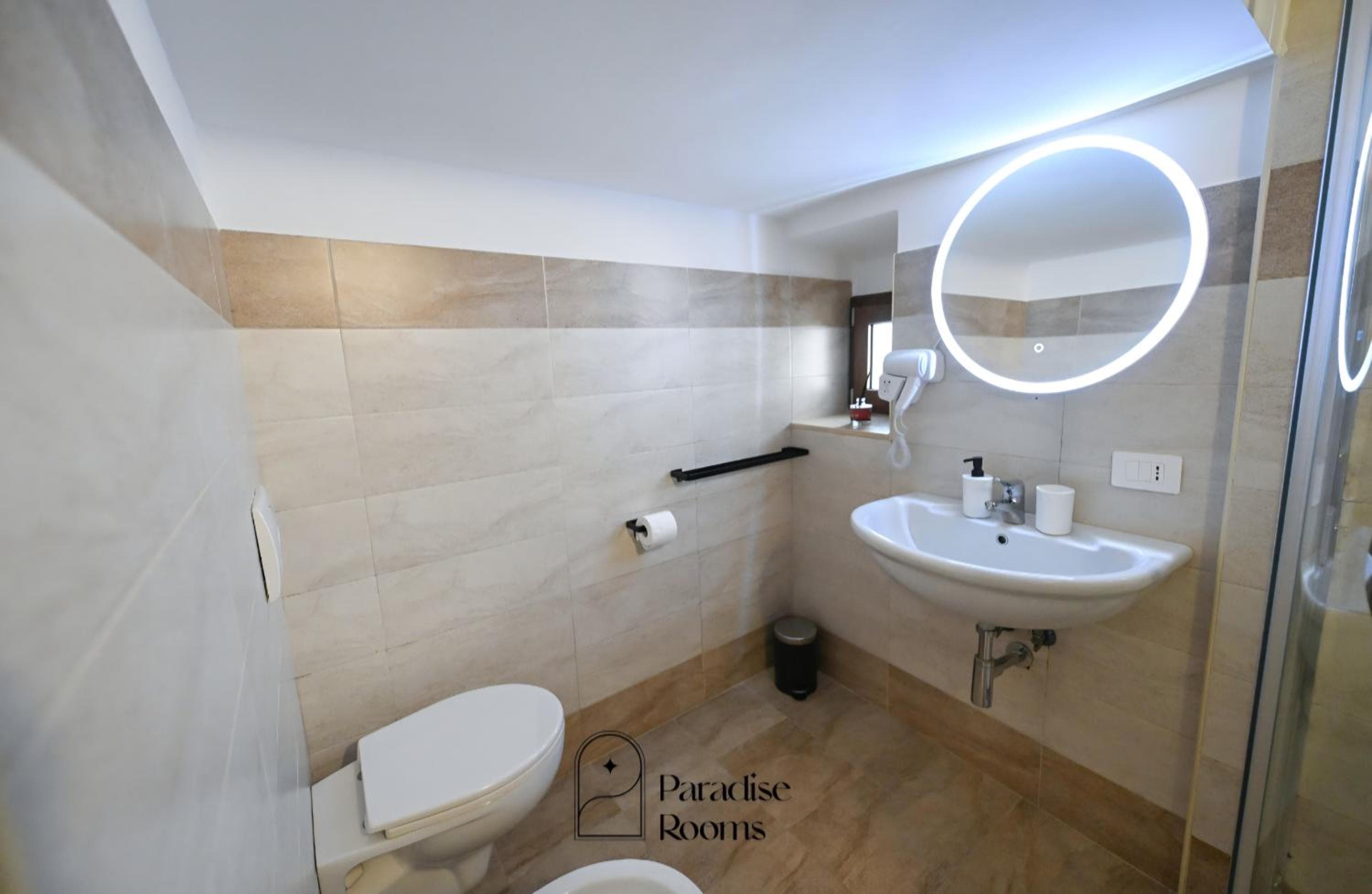 Hotel Paradise Rooms