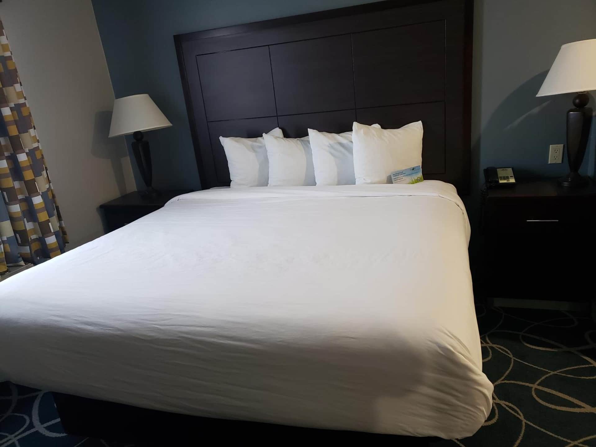 Days Inn & Suites by Wyndham Cleburne TX