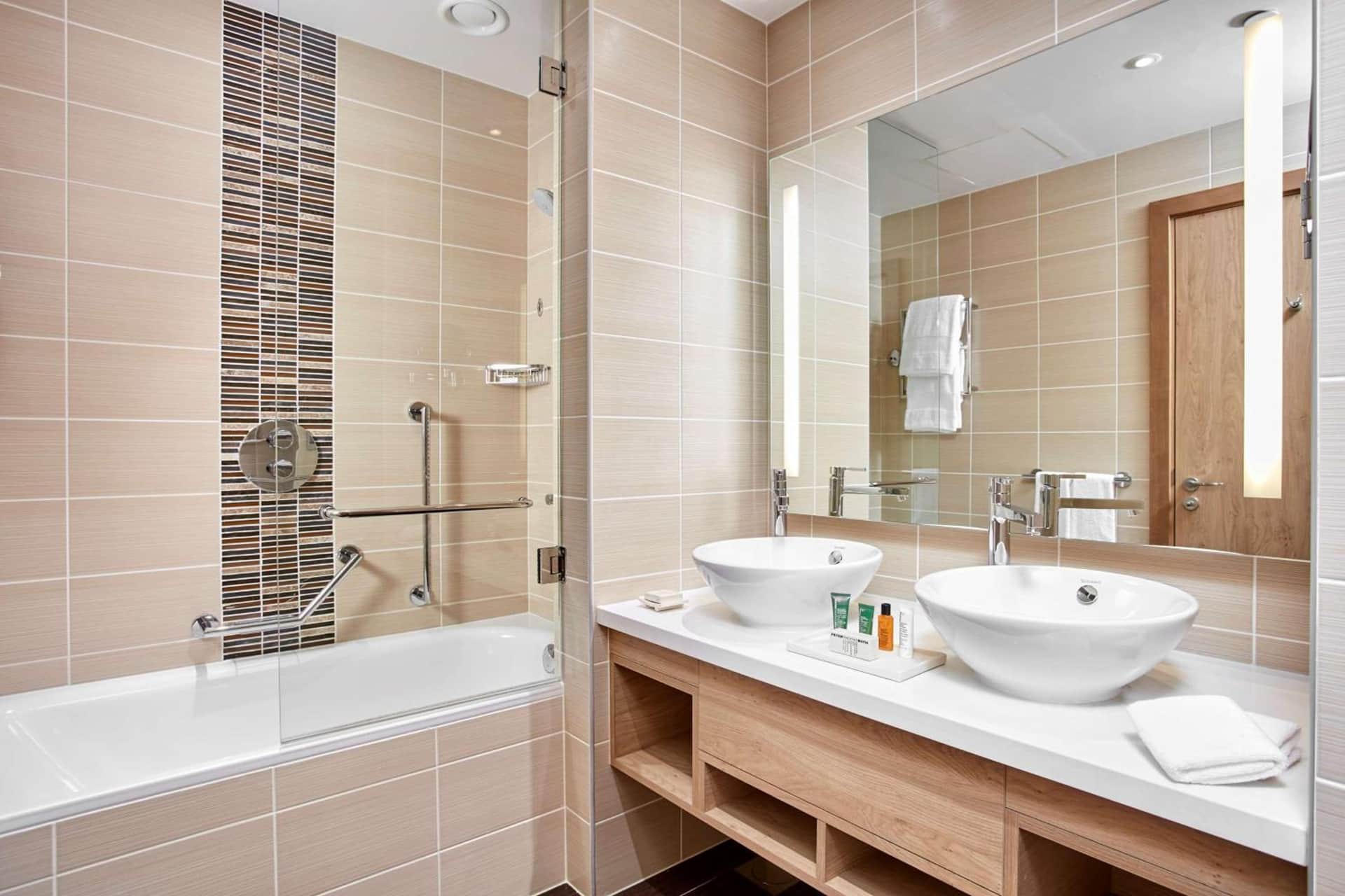 Hilton Garden Inn Dubai, Mall Avenue