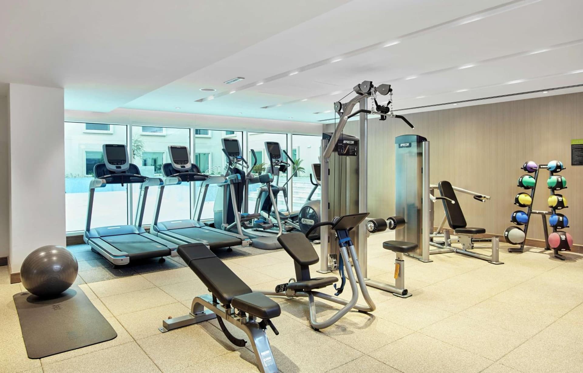 Hilton Garden Inn Dubai, Mall Avenue