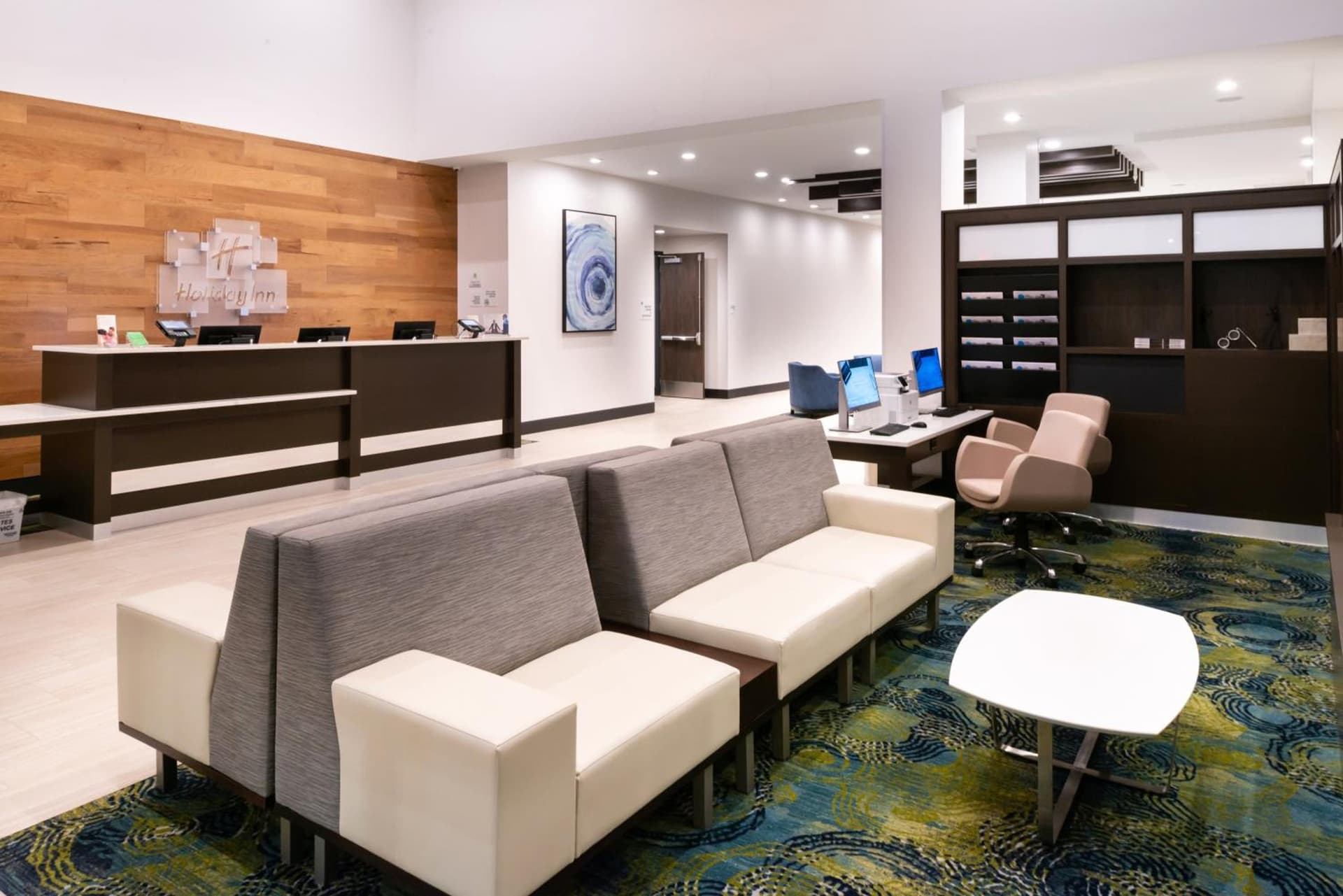 Holiday Inn & Suites Farmington Hills - Detroit NW by IHG