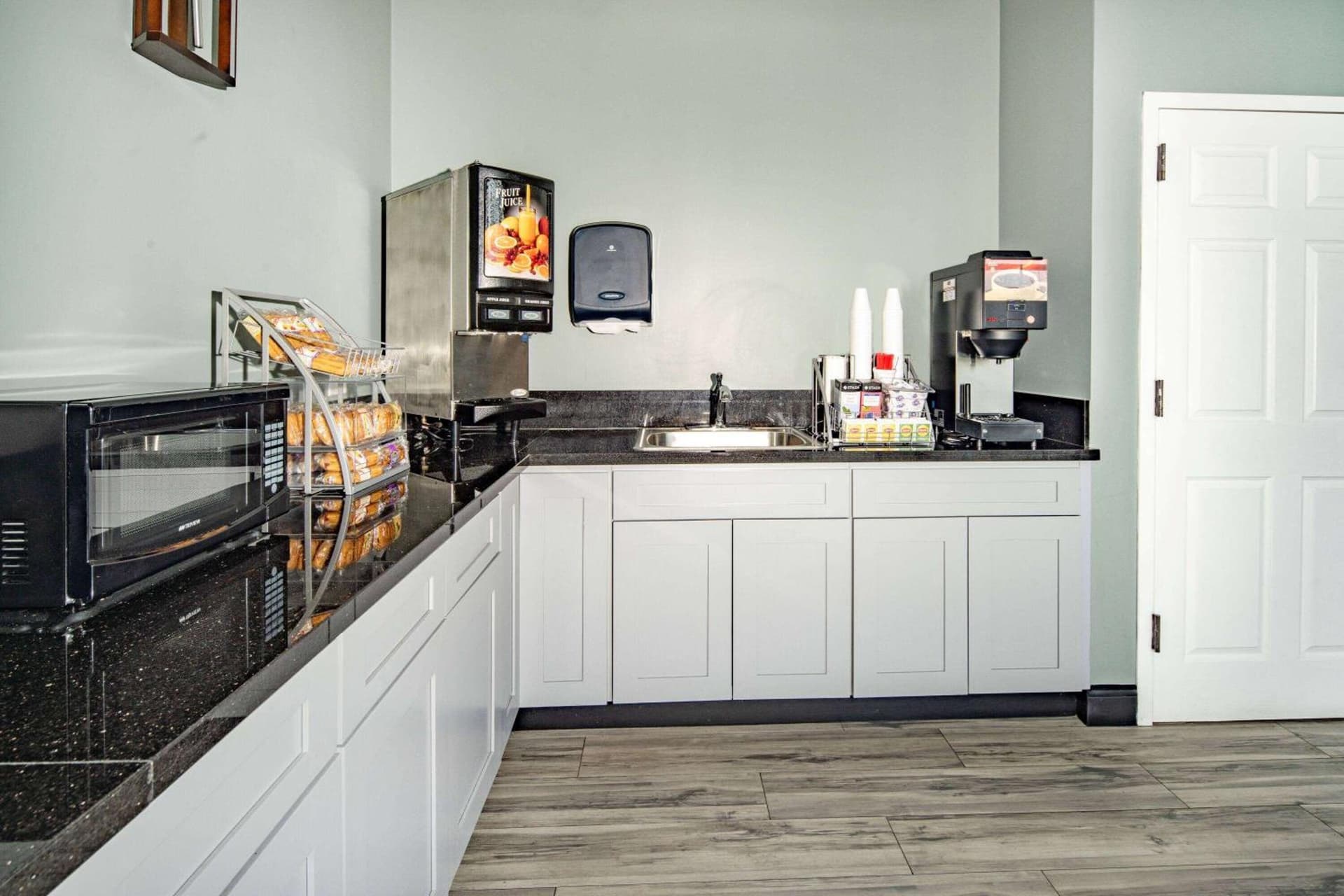 Super 8 by Wyndham North Hollywood