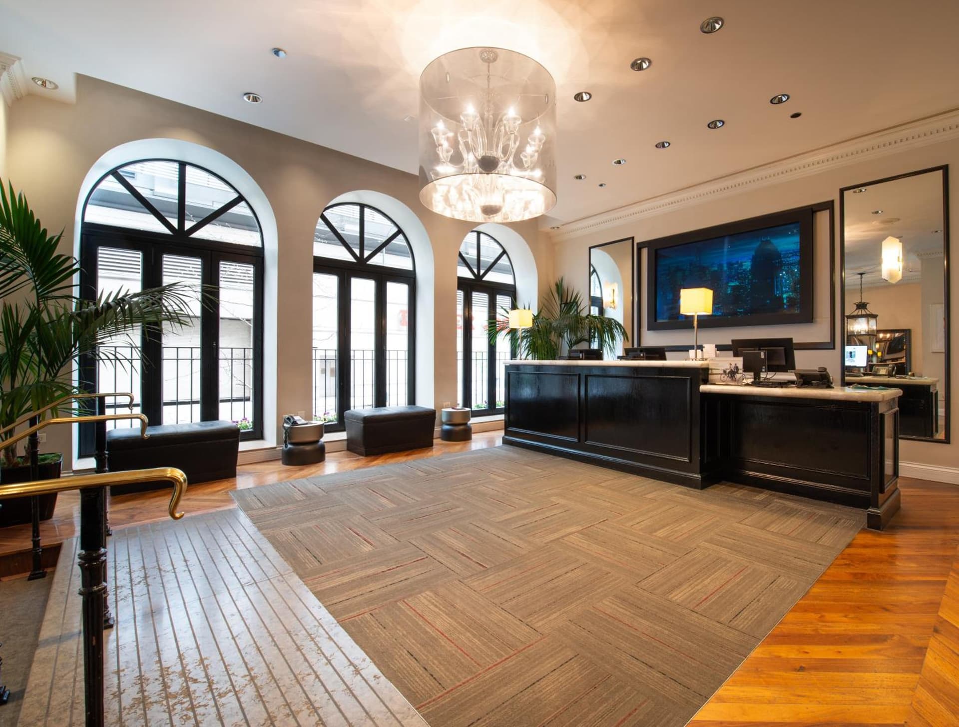 Hotel Cass, Holiday Inn Express (Chicago Magnificent Mile)