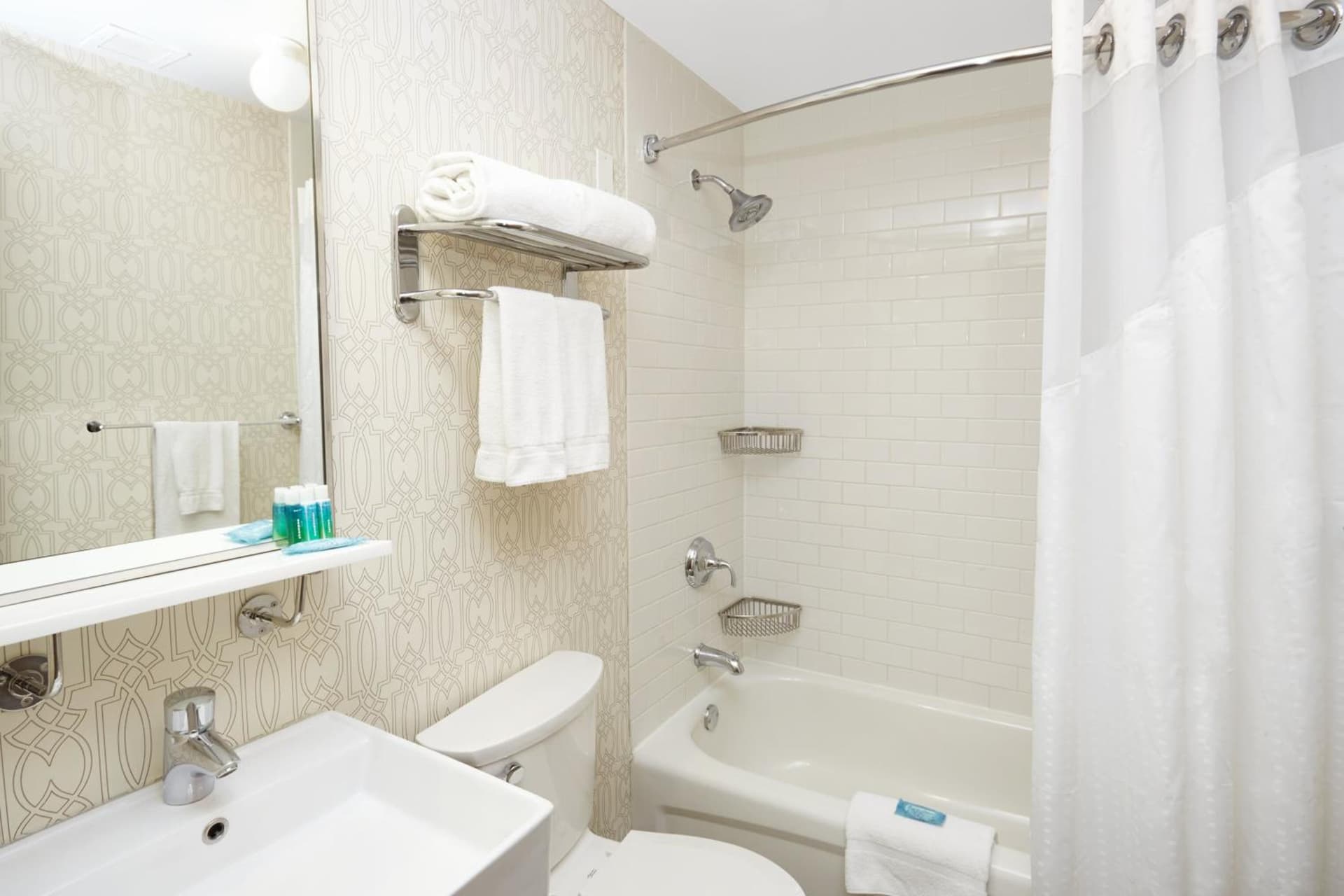 Hotel Cass, Holiday Inn Express (Chicago Magnificent Mile)