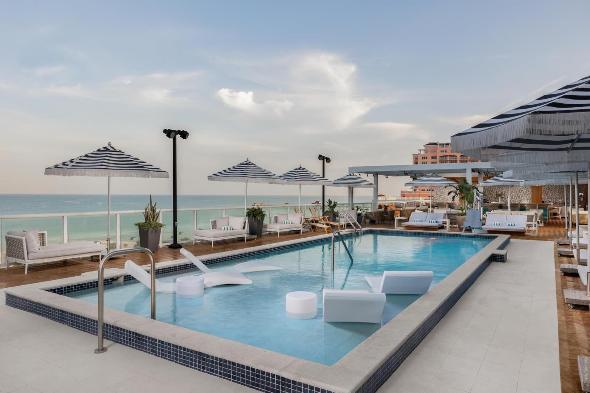 The Hiatus Clearwater Beach, Curio Collection by Hilton