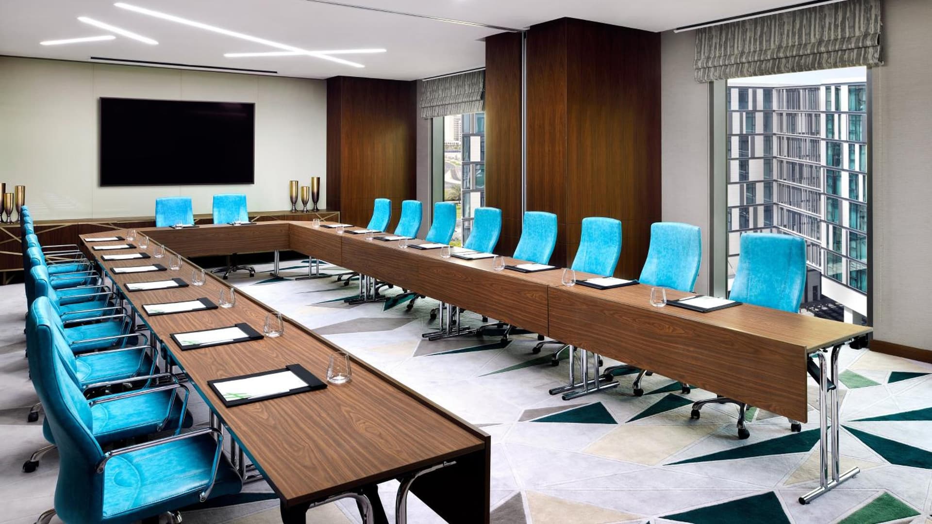Holiday Inn Dubai Al-Maktoum Airport by IHG