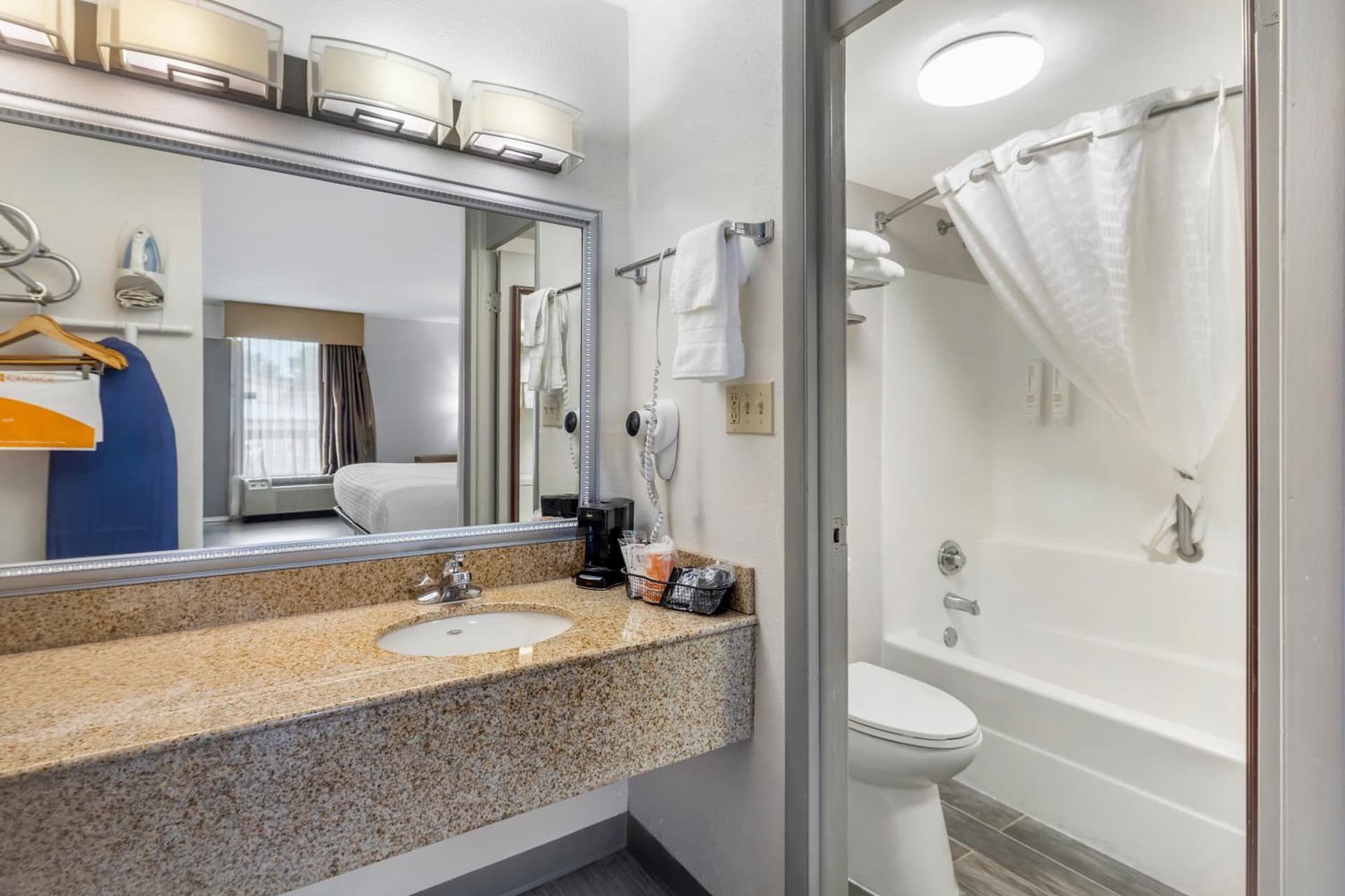 Clarion Pointe Morrow - Atlanta South
