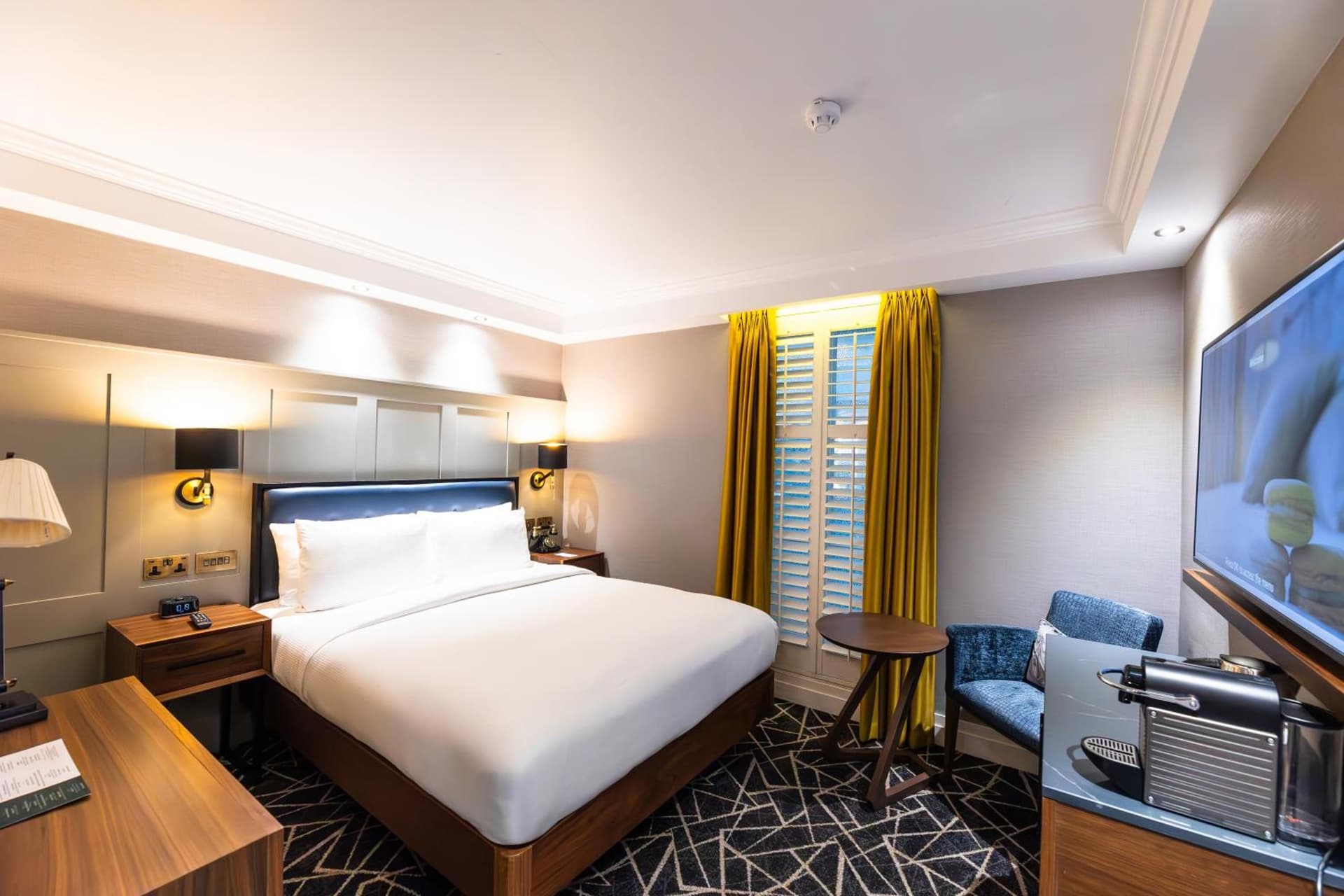100 Queen's Gate Hotel London Kensington, Curio Collection by Hilton