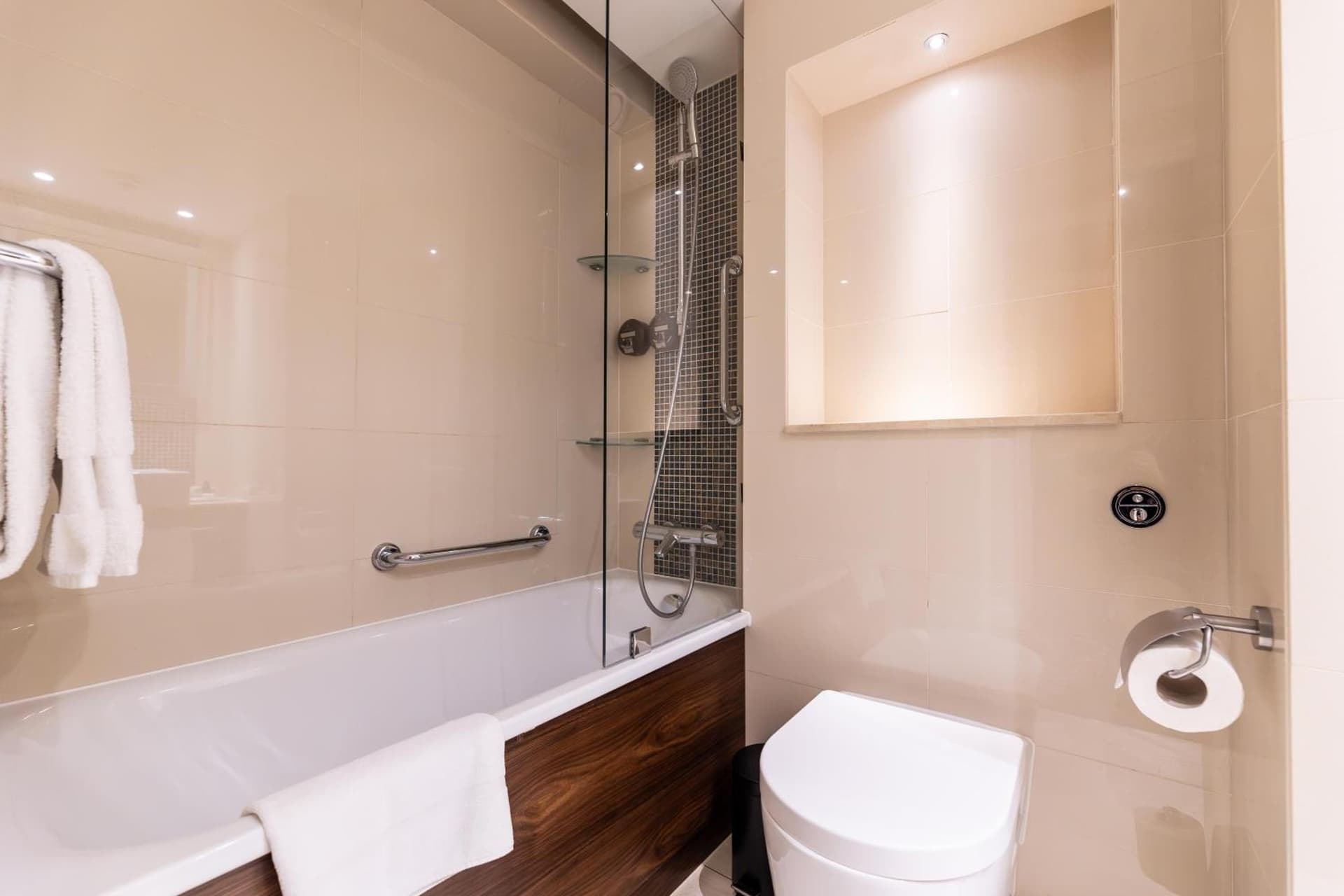 100 Queen's Gate Hotel London Kensington, Curio Collection by Hilton