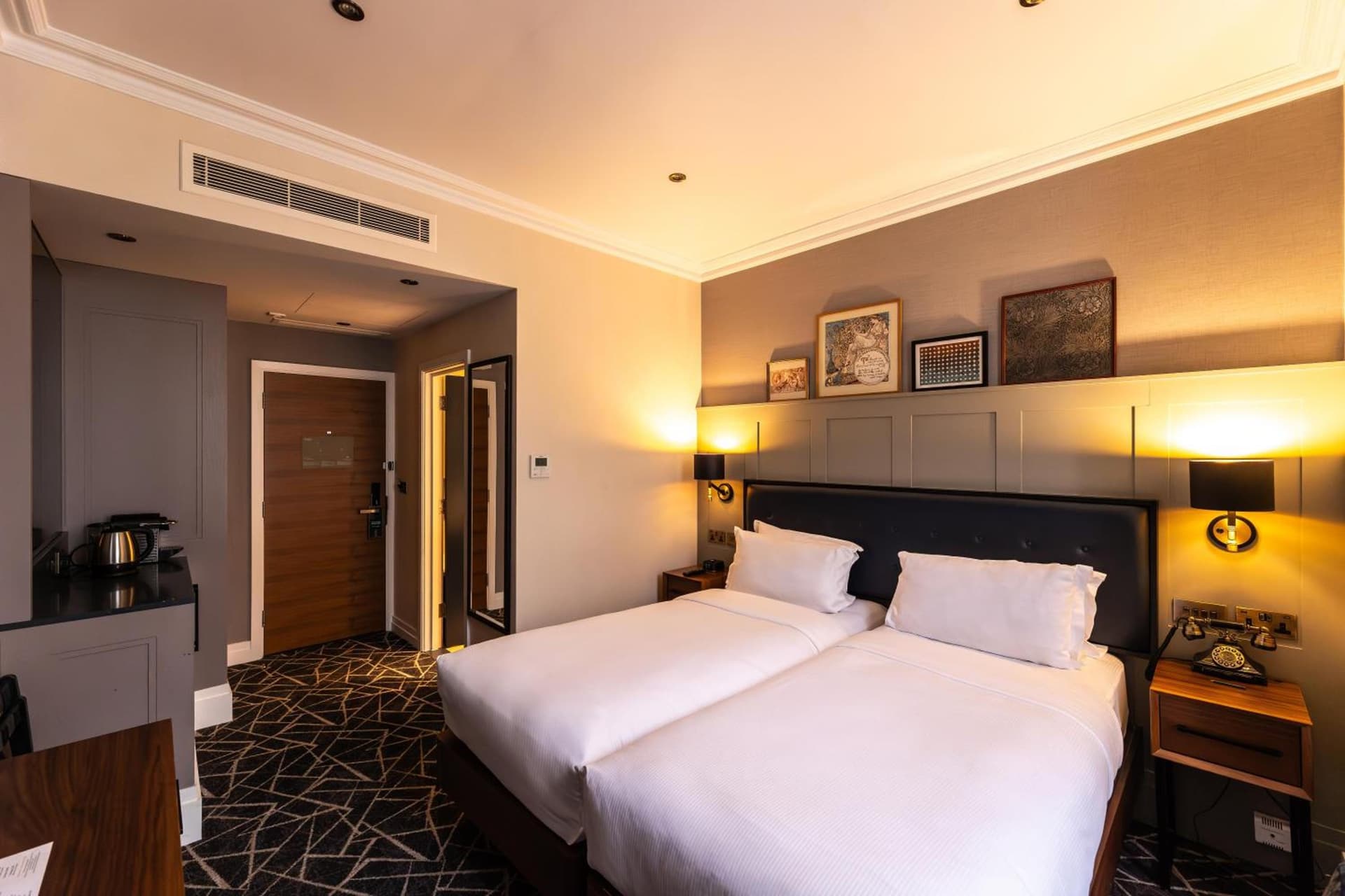 100 Queen's Gate Hotel London Kensington, Curio Collection by Hilton