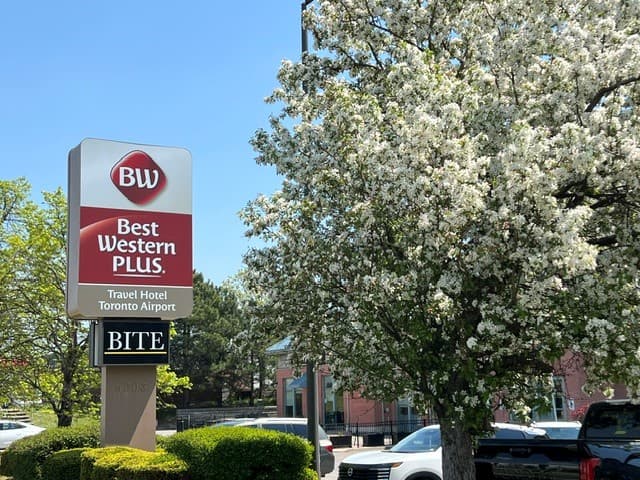 Best Western Plus Travel Hotel Toronto Airport