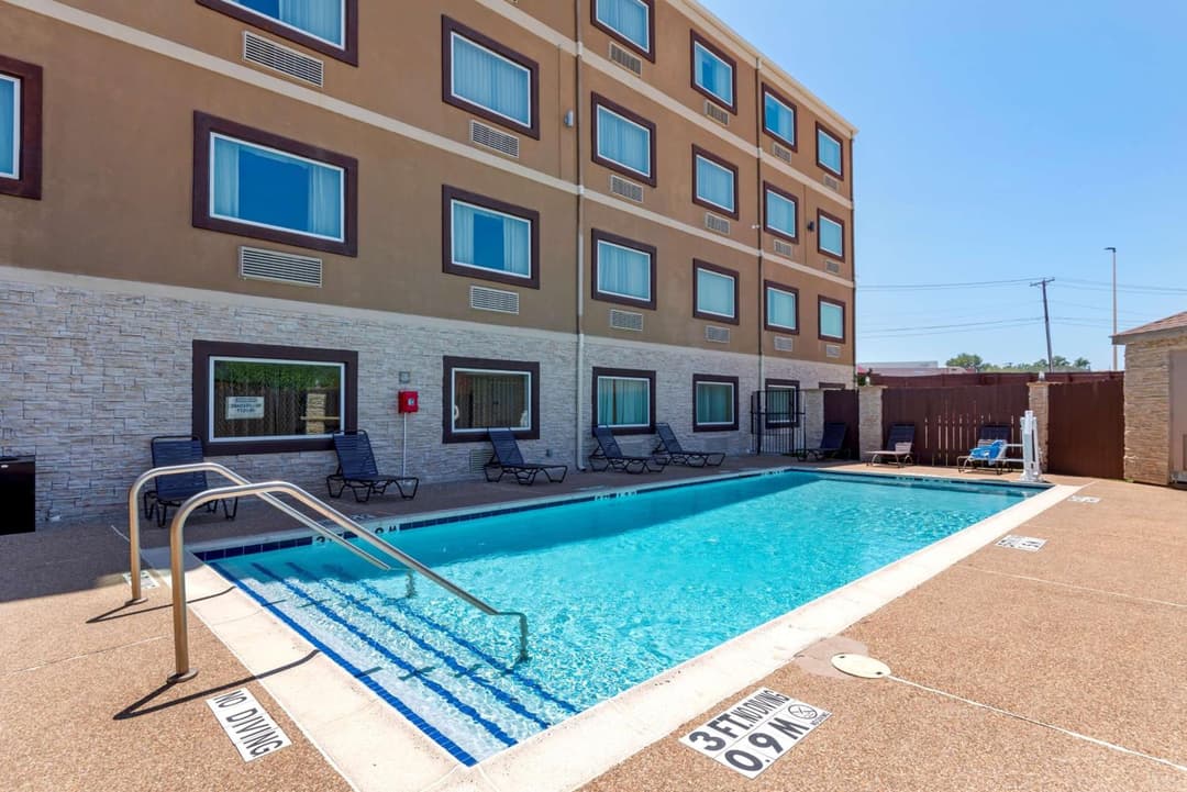 Best Western Plus Arlington North Hotel & Suites