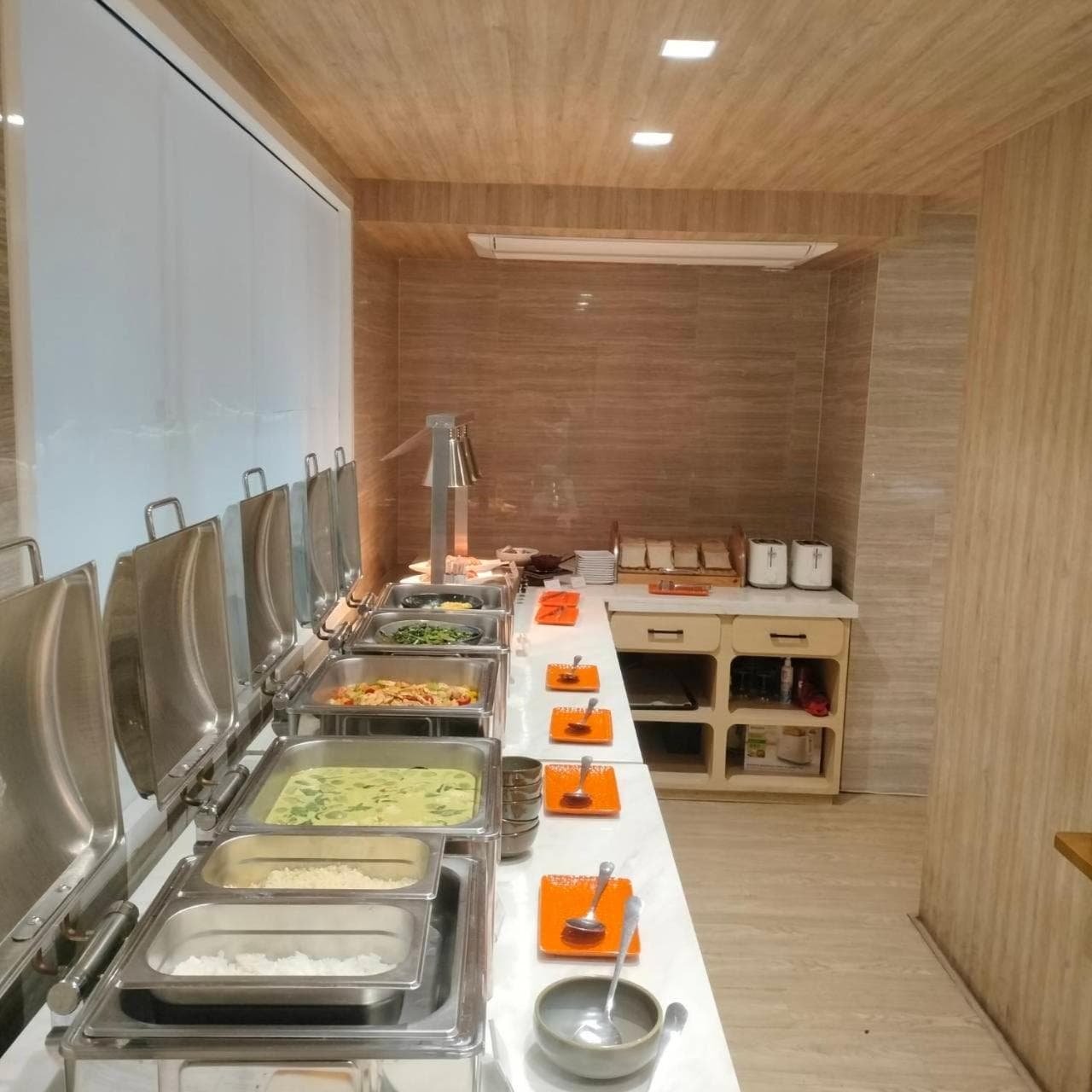 Ramada Tenn Ekamai