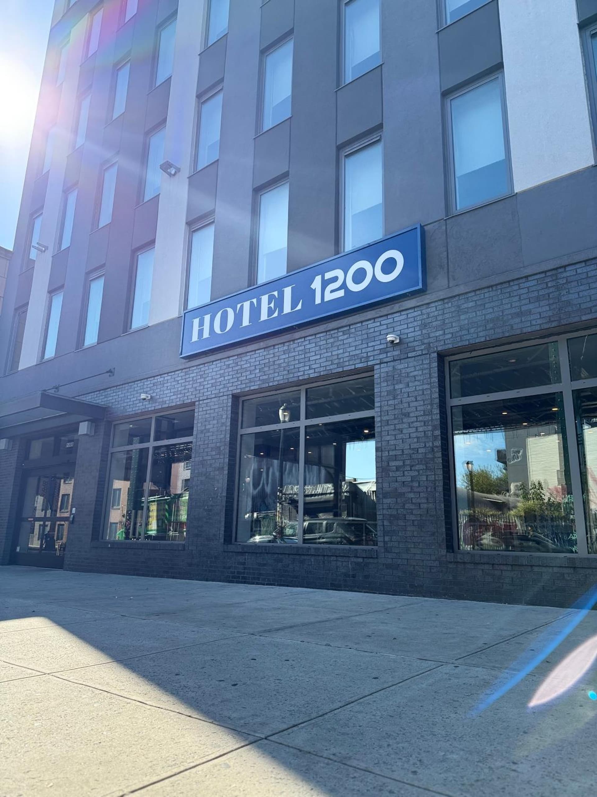 Hotel 1200