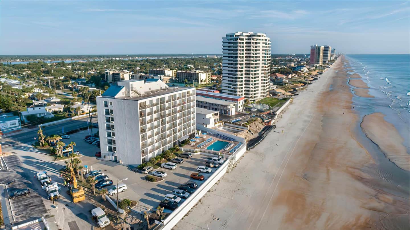 Tropical Winds Oceanfront Hotel