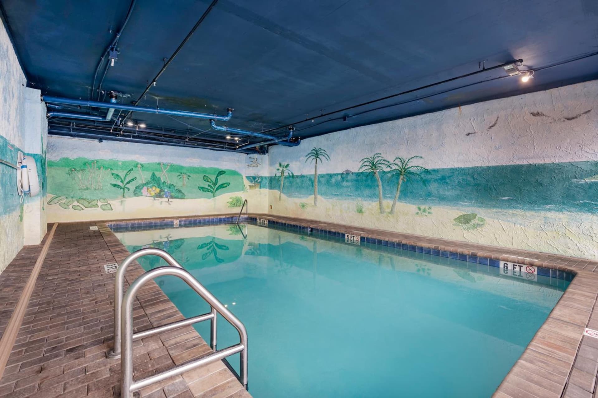 Tropical Winds Oceanfront Hotel