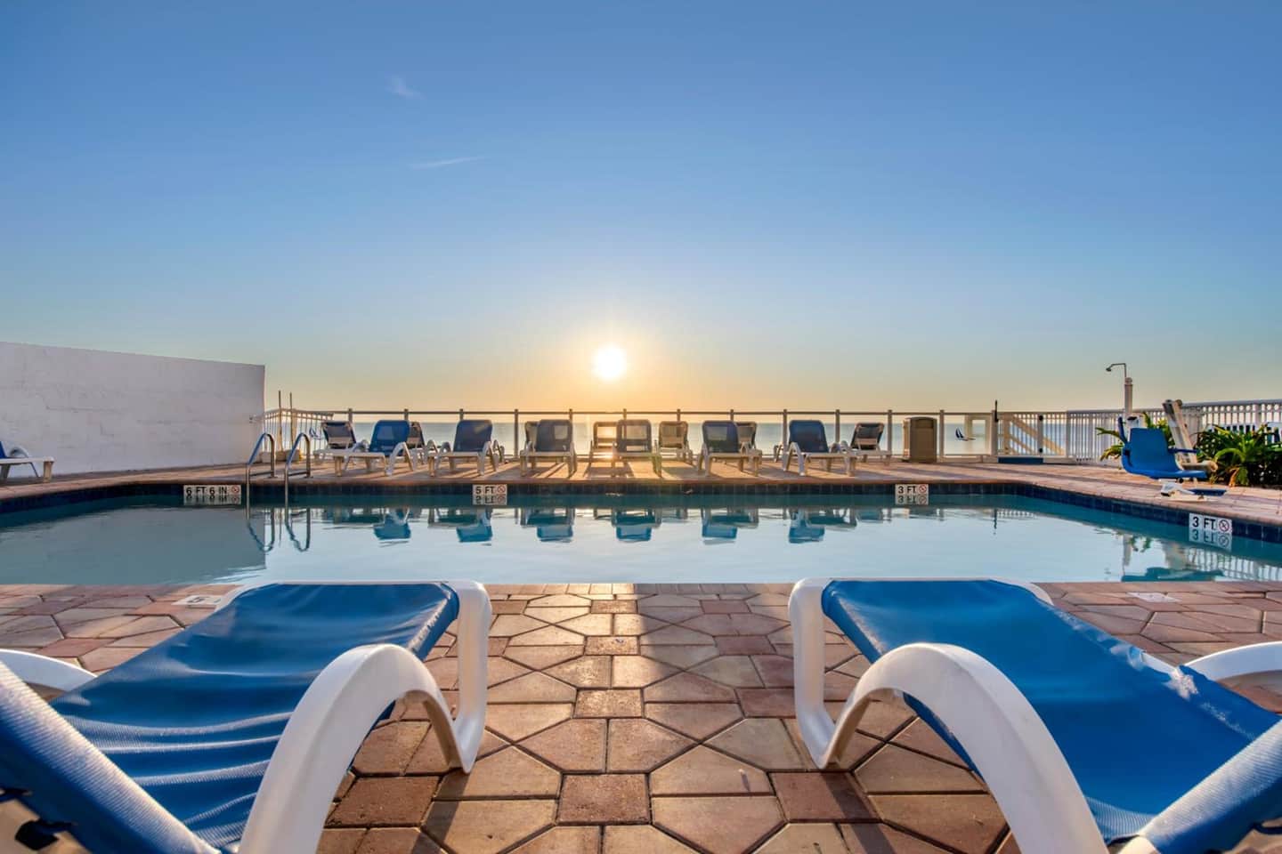 Tropical Winds Oceanfront Hotel