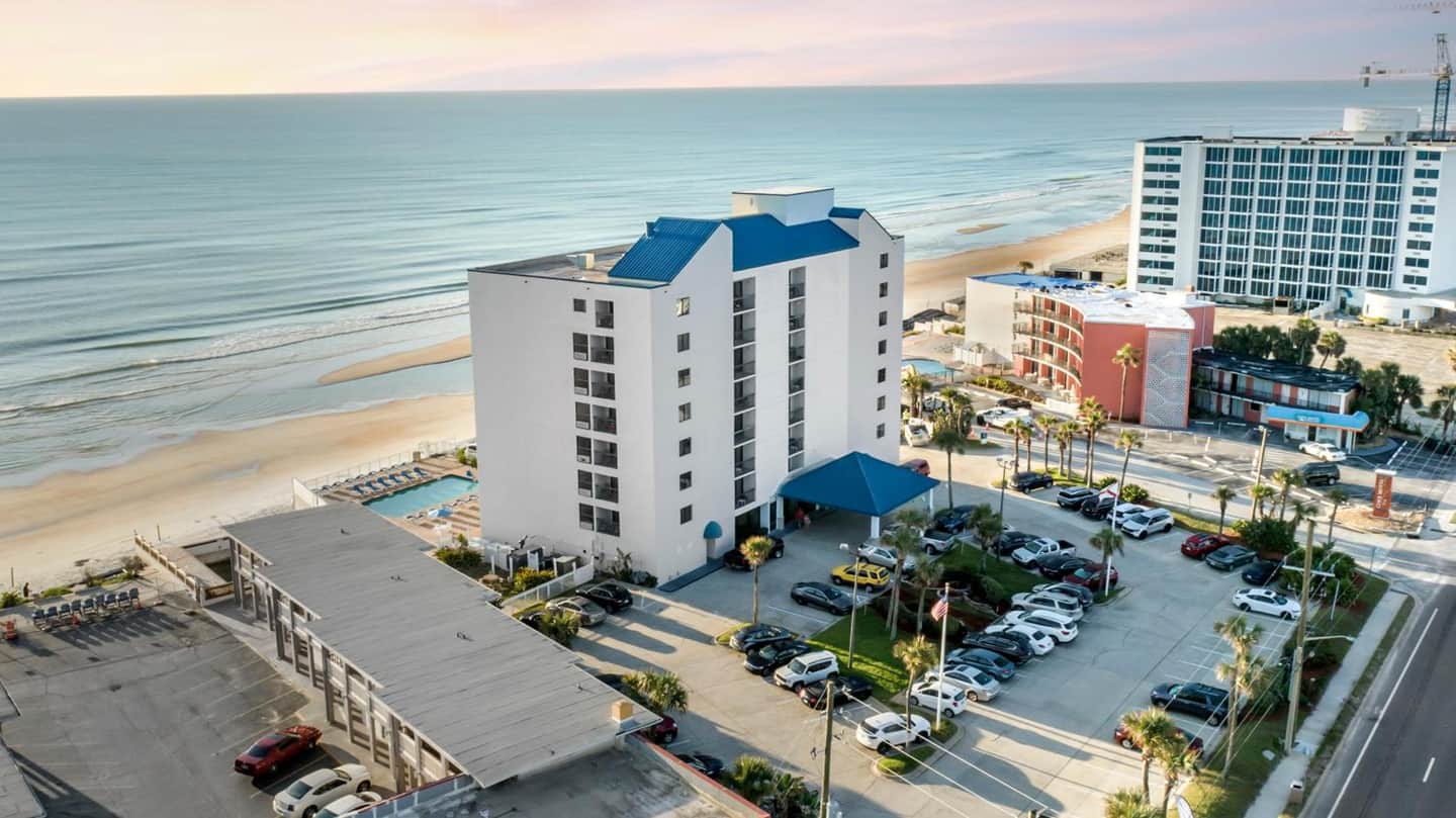 Tropical Winds Oceanfront Hotel