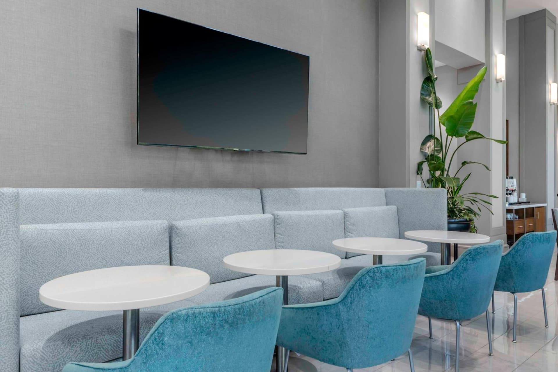 Hampton Inn & Suites Arlington Crystal City DCA