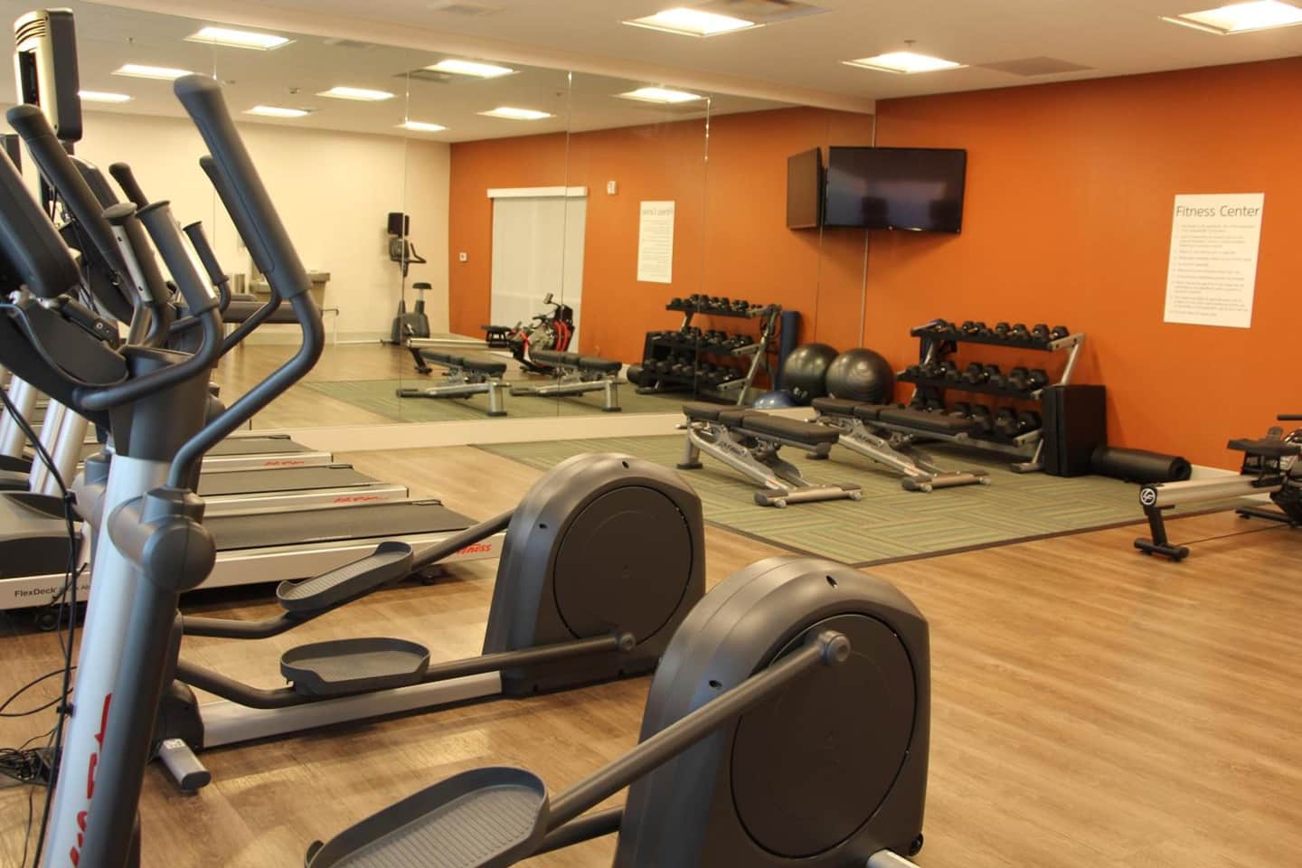 Holiday Inn Express & Suites - Phoenix - Airport North
