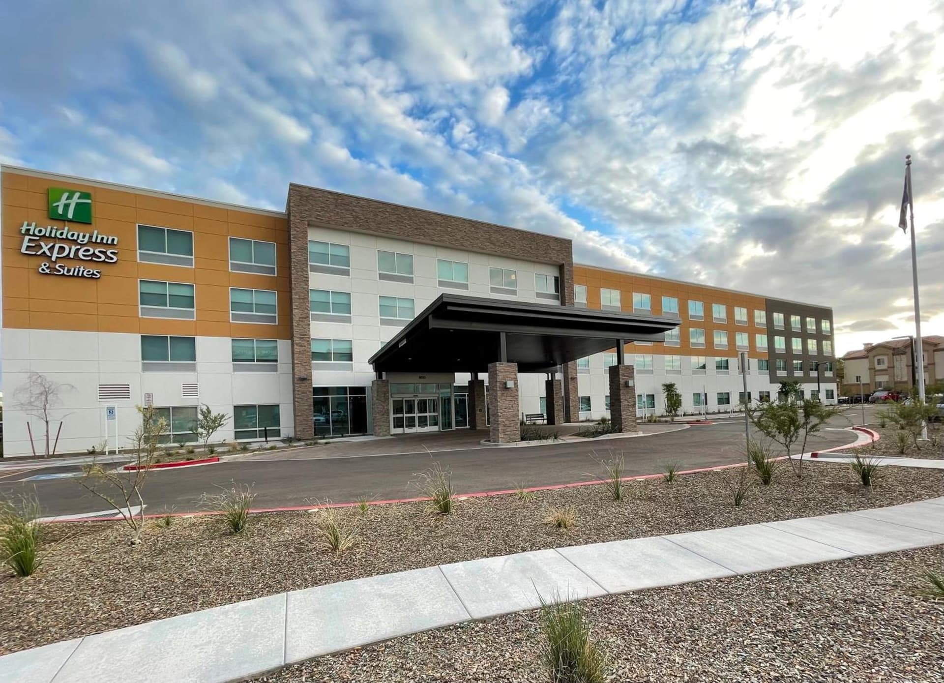 Holiday Inn Express & Suites - Phoenix - Airport North