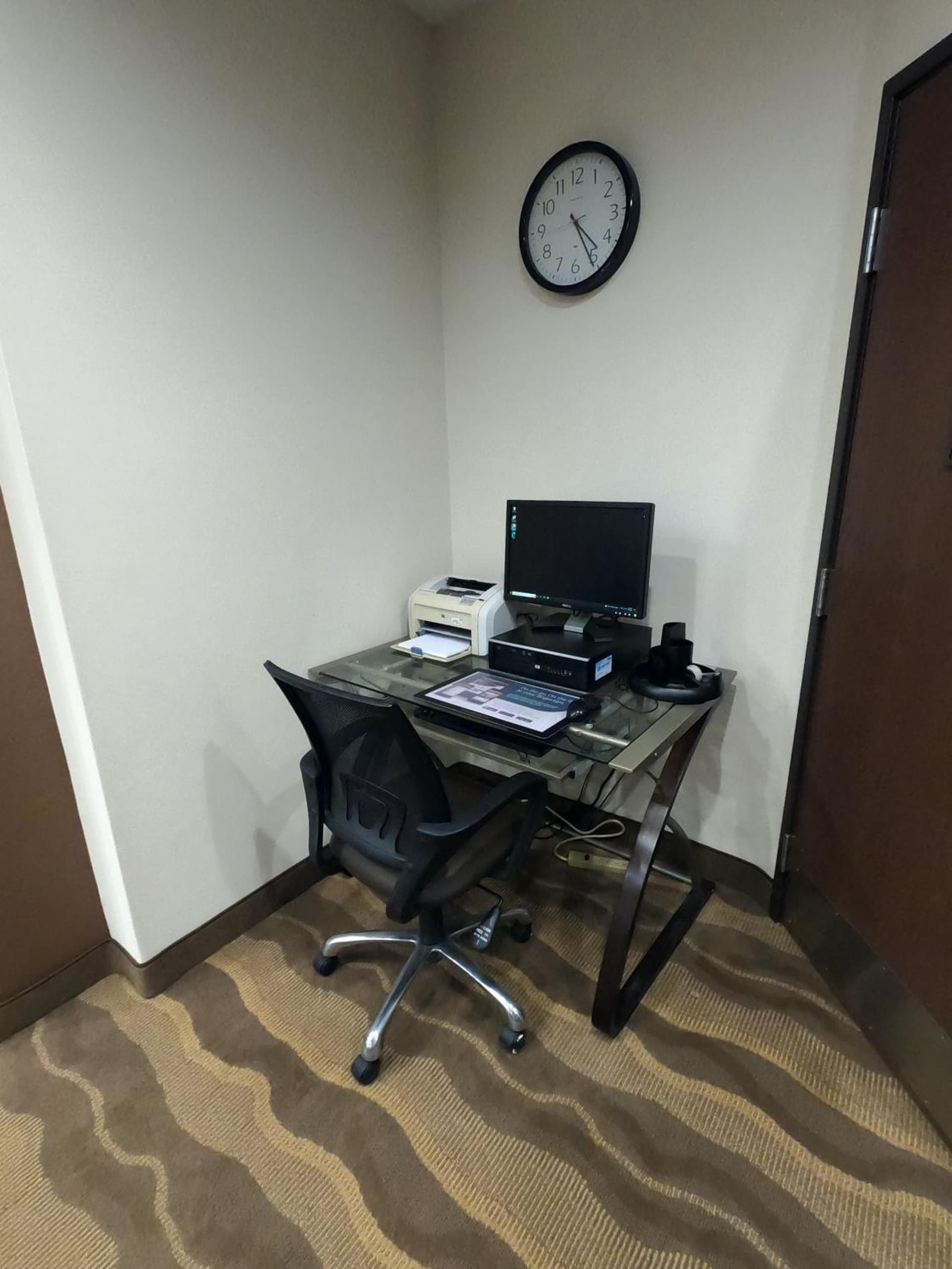 HomeTowne Studios & Suites by Red Roof Washington