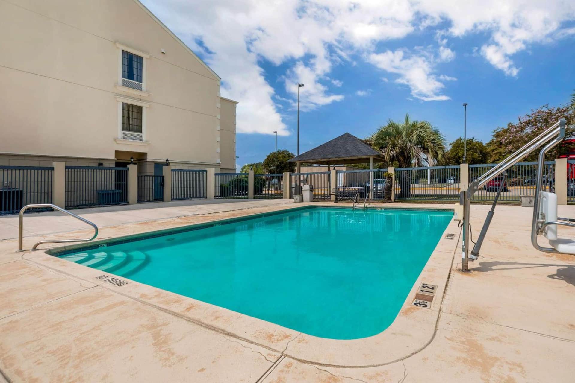 Comfort Suites Port Allen - Baton Rouge
