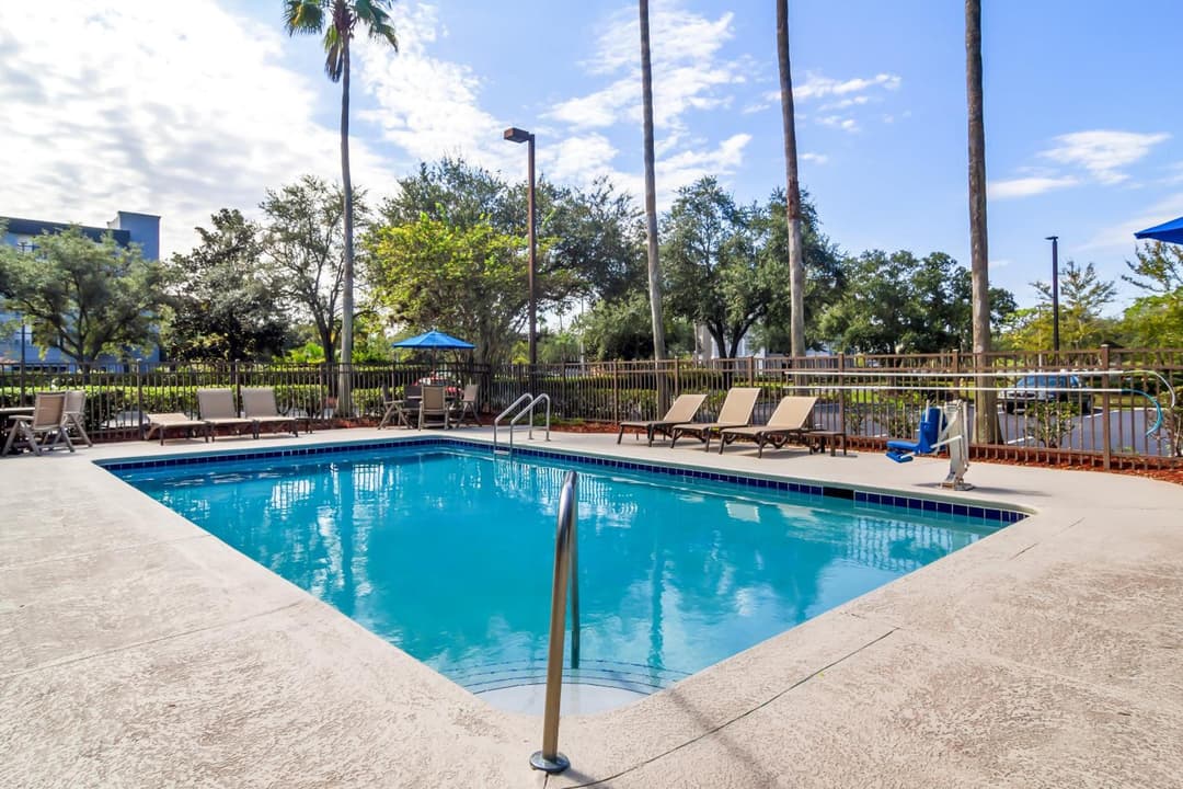 Red Roof Inn PLUS+ Jacksonville Southpoint