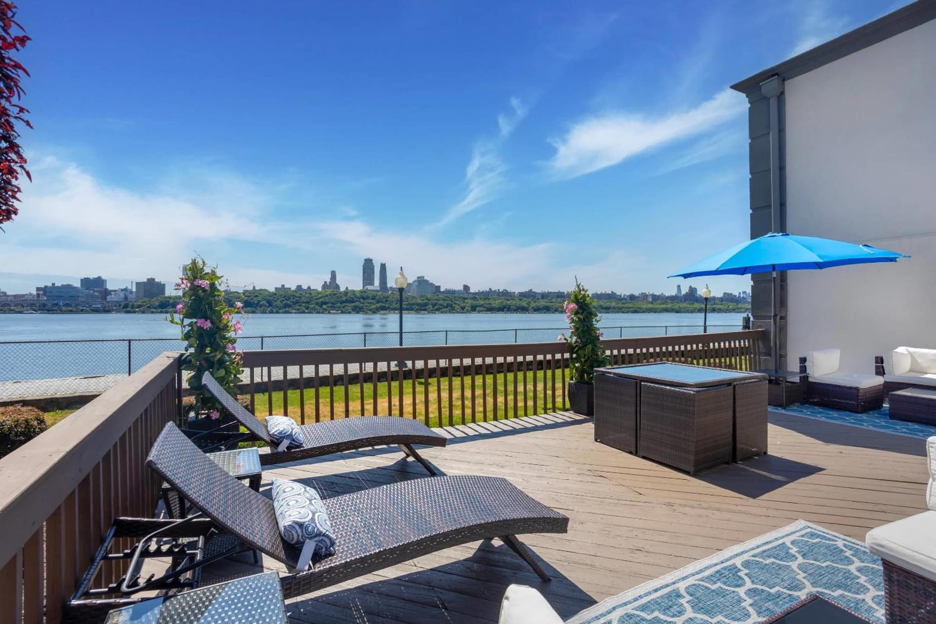 Comfort Inn Edgewater on Hudson River