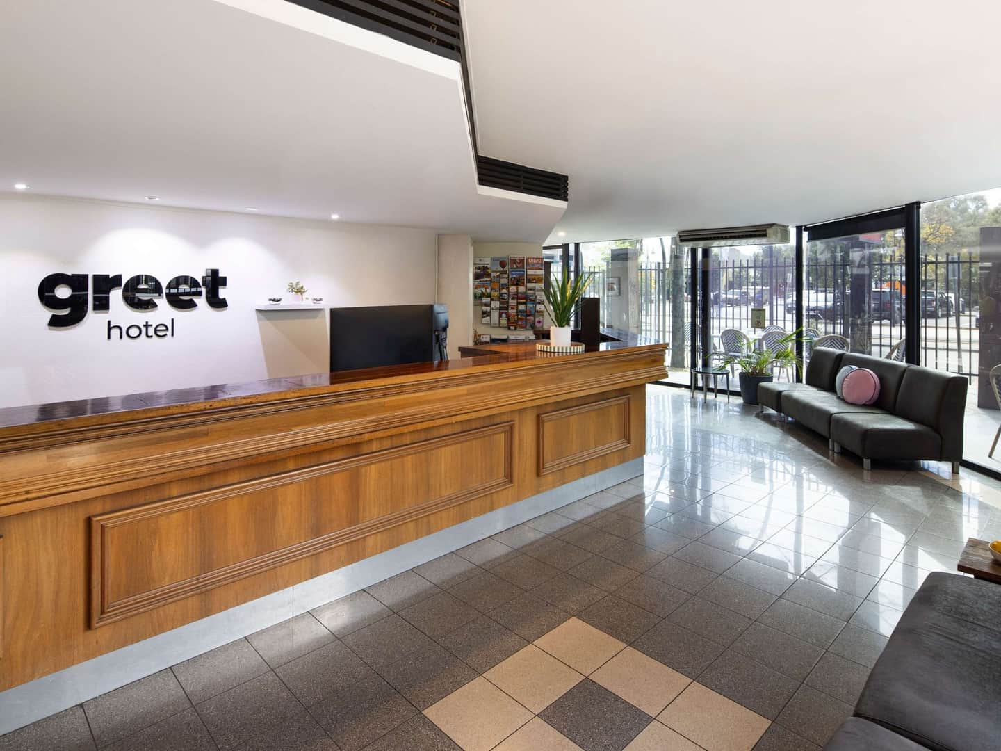 greet Hotel Alice Springs