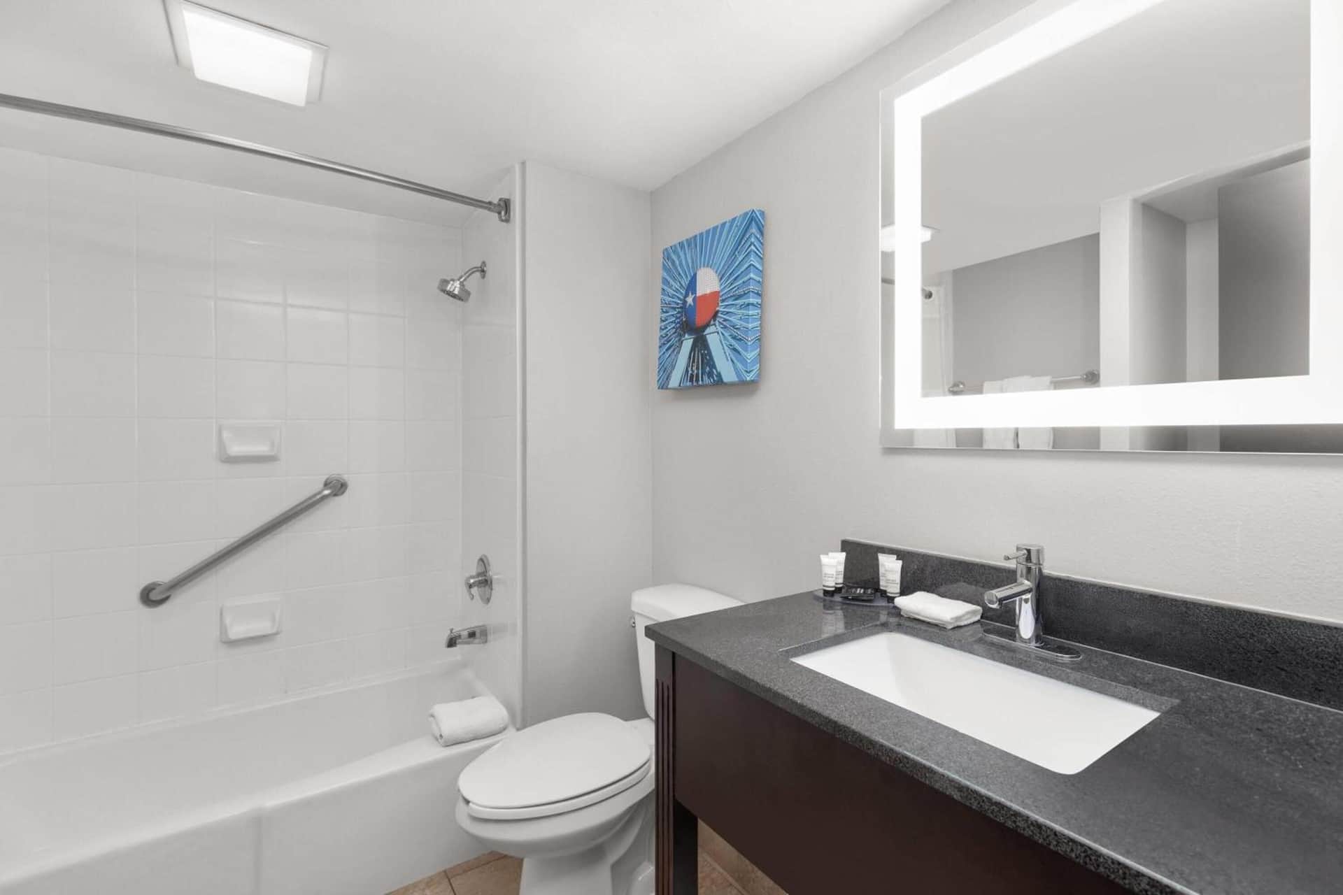 La Quinta by Wyndham Dallas I-35 Walnut Hill Ln