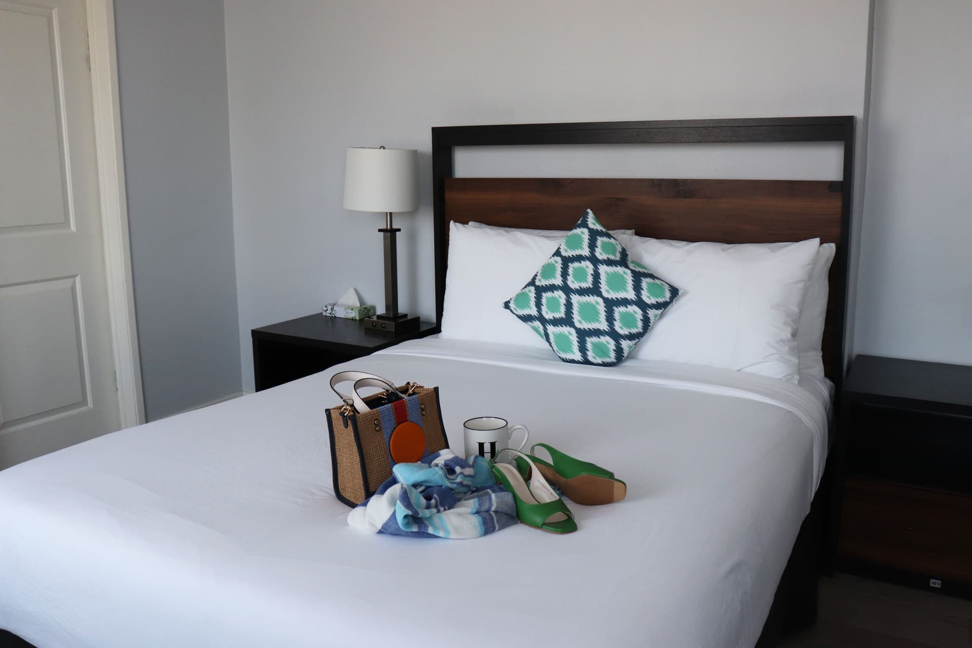 Hometel Suites
